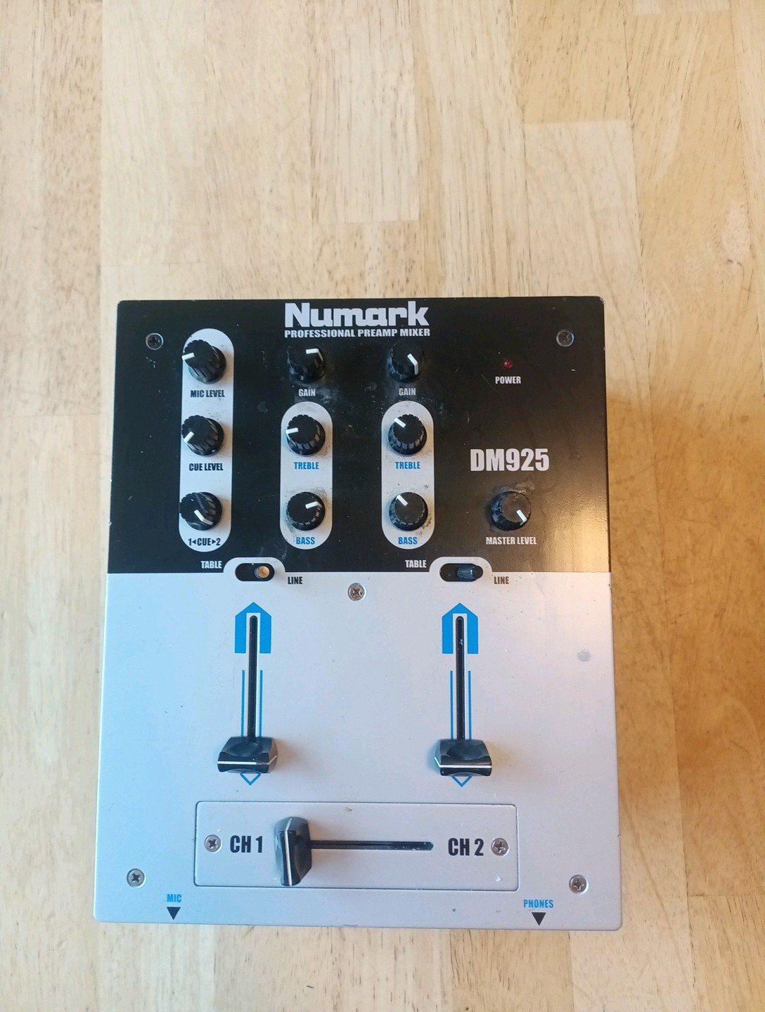 Numark DM925 Professional Preamp Mixer.