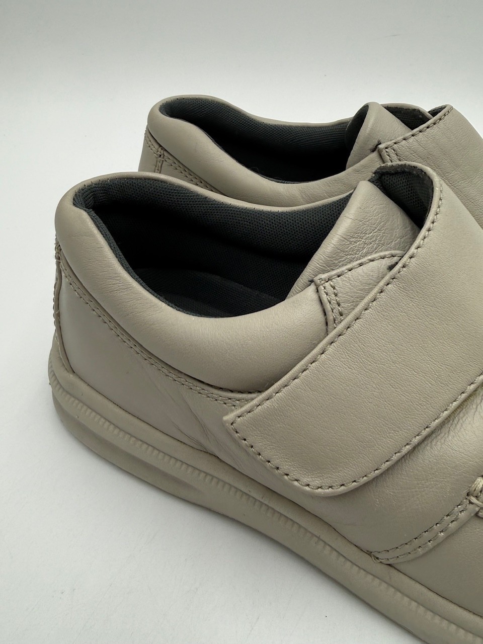 Hush Puppies H18802 GIL Men's NEW Running Sneaker White Multiple Sizes