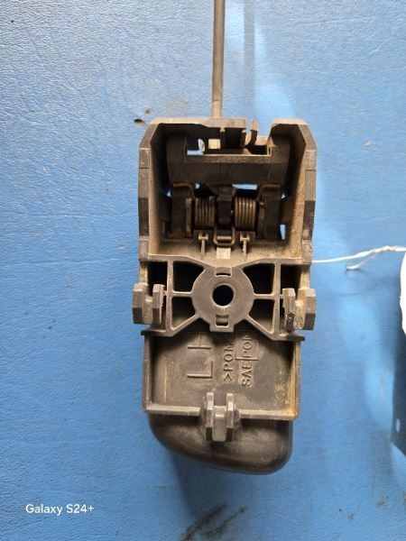 97 NISSAN PATHFINDER LEFT(driver side) INNER FRONT DOOR HANDLE (GREY) 155809