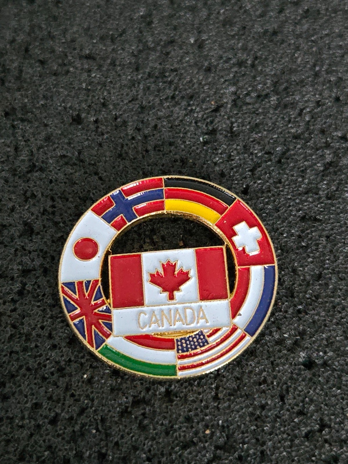 ➔ Canada ➔ Pin/Pins ➔ From Collection * 26327
