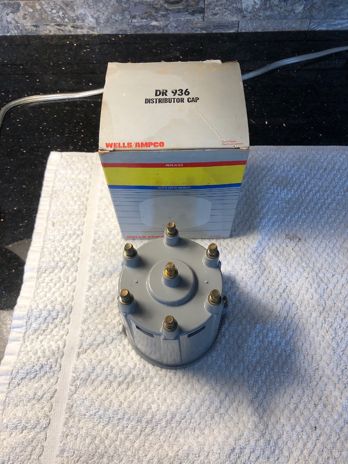 NOS Wells Distributor Cap 1986-88 Chevrolet GMC Trucks 6 Cyl 1988001 D345