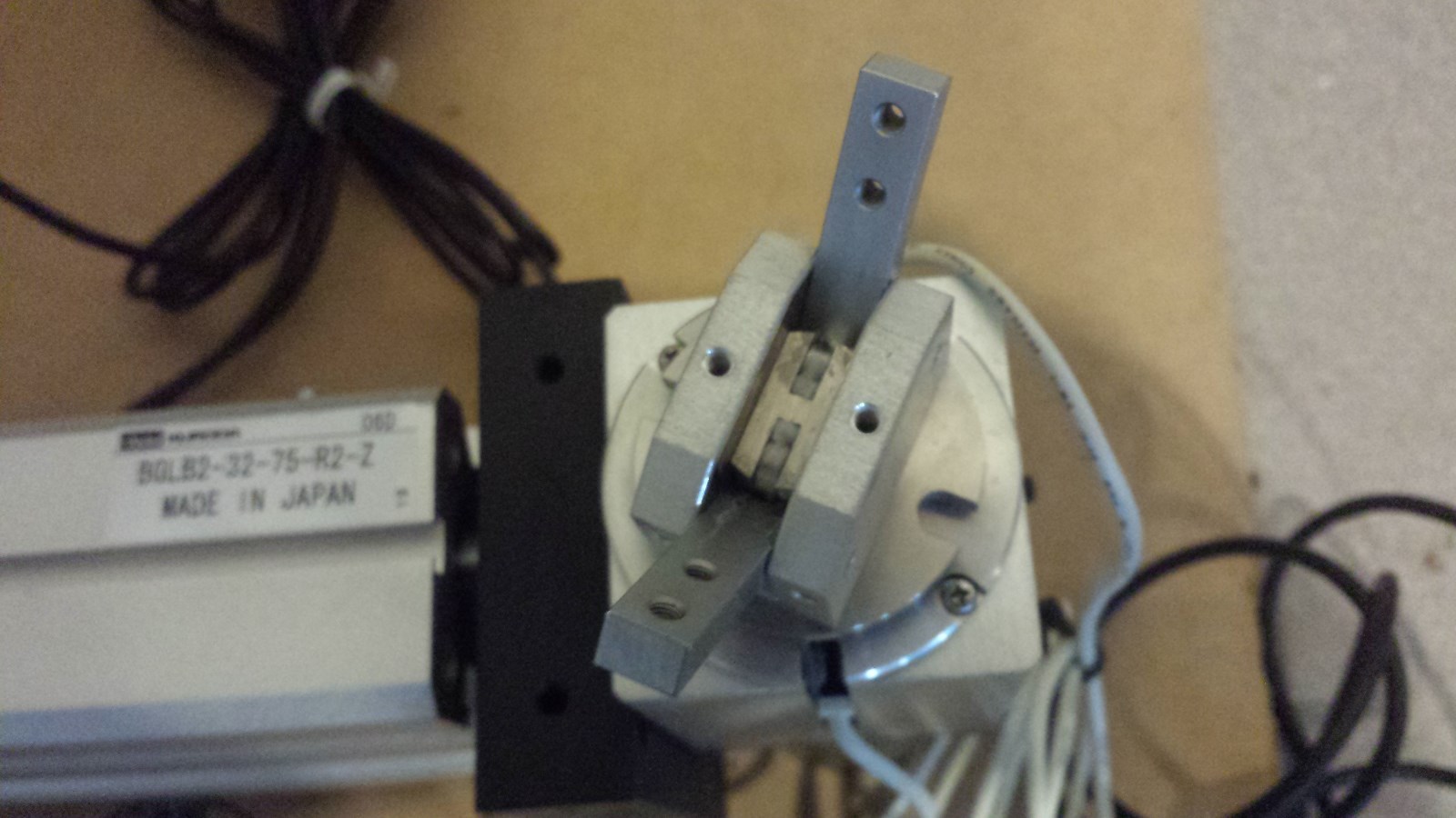 NEW Parker Kuroda Pneumatic Rotary Finger Gripper With Encoder