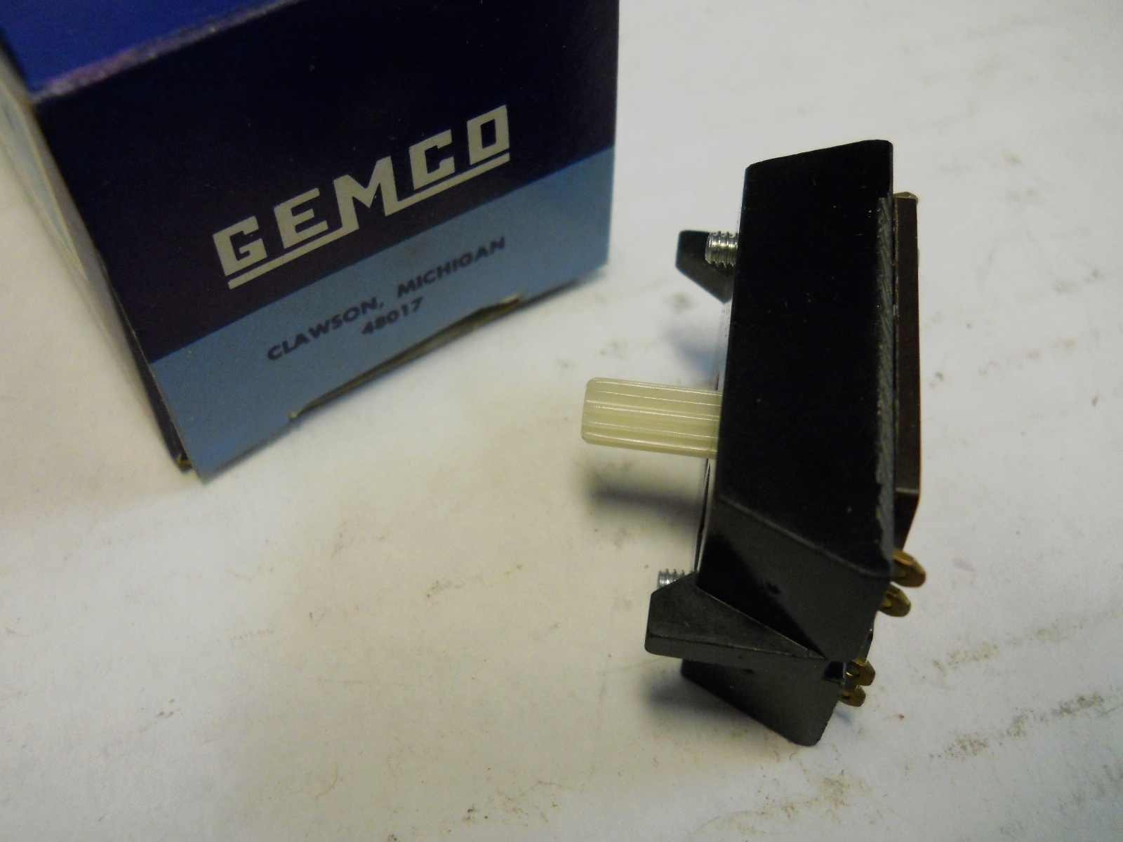 GEMCO P-88-D PUSHBUTTON CONTACT BLOCK ASSEMBLY NEW CONDITION IN BOX