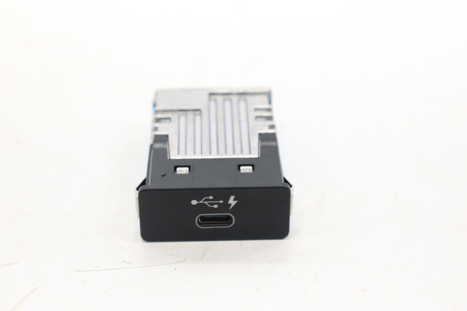 2018 - 2024 BMW X3 G01 REAR CENTER CONSOLE BACK USB PORT HUB OEM 84108711939