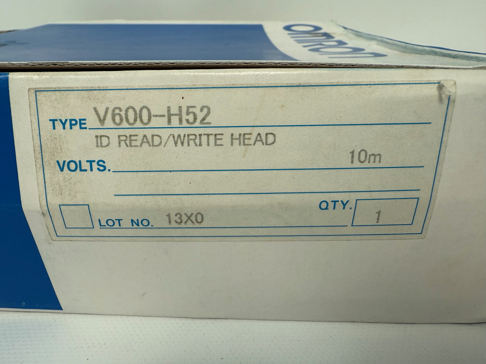 OMRON V600-H52 ID READ/WRITE HEAD WITH 10M CABLE NEW OPEN BOX