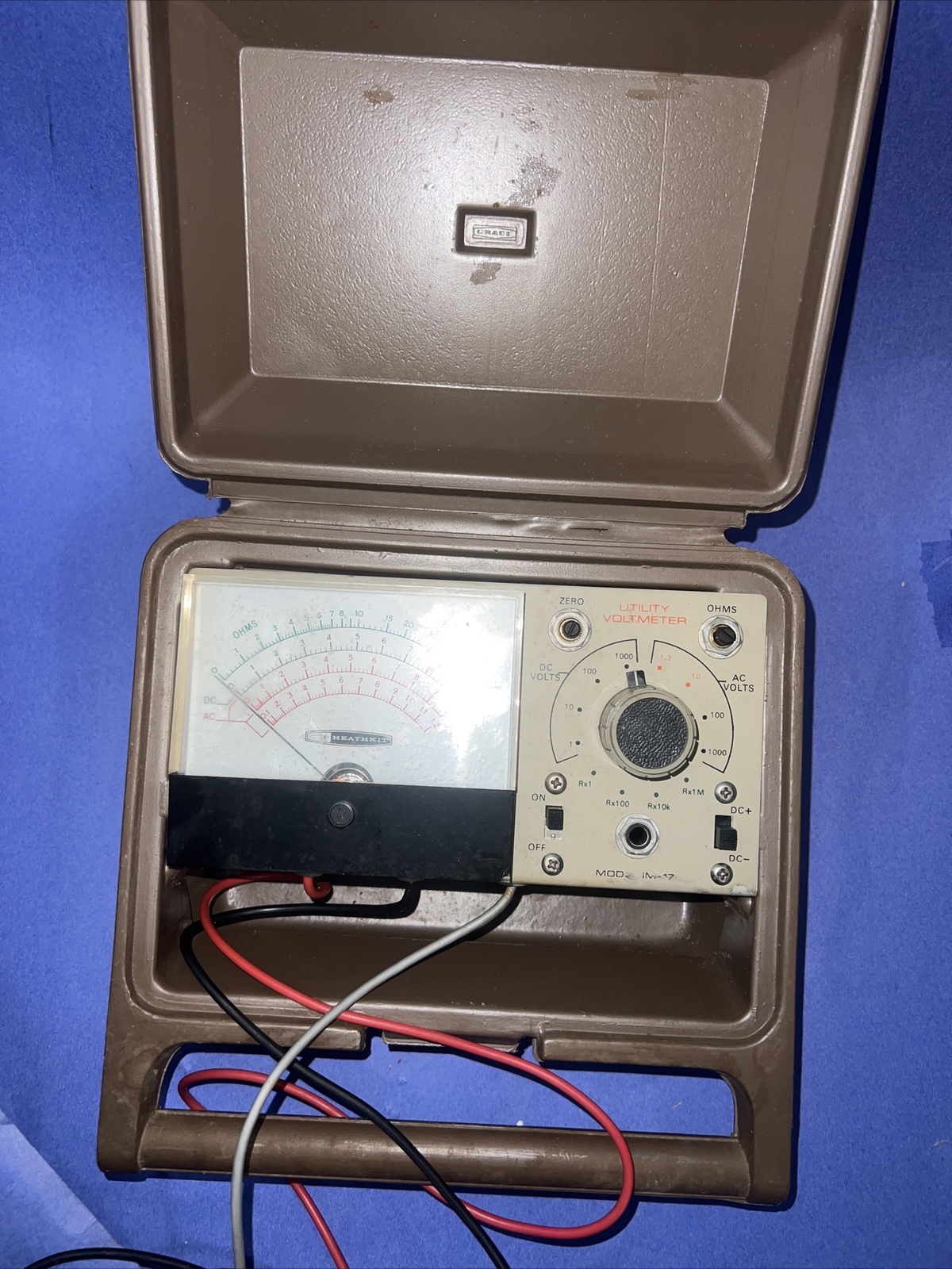 Heathkit Utility Solid State Voltmeter Model IM-17 in Hard Case Untested