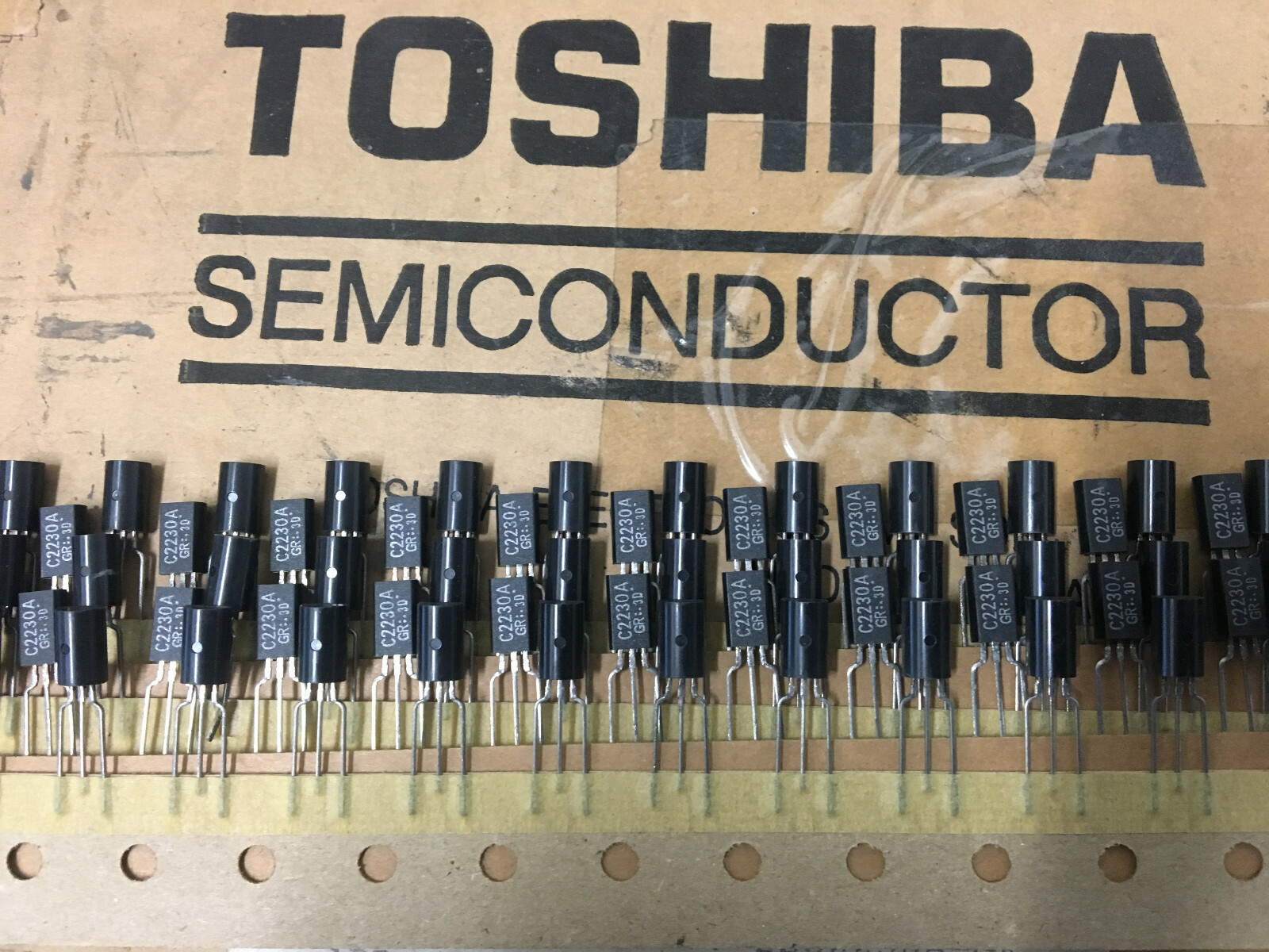 LOT OF 25 2SC2230 A Transistor NPN 200V 0.1A 0.8W BY TOSHIBA