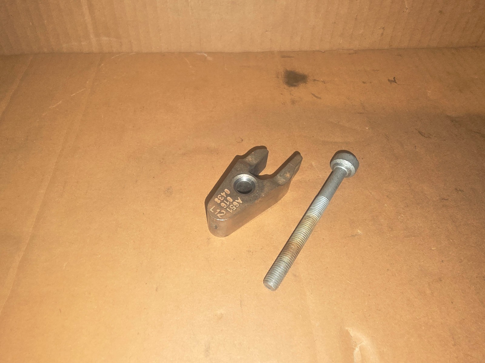 mercedes c class w204 2.1 cdi fuel injector clamp with bolt A6510160438
