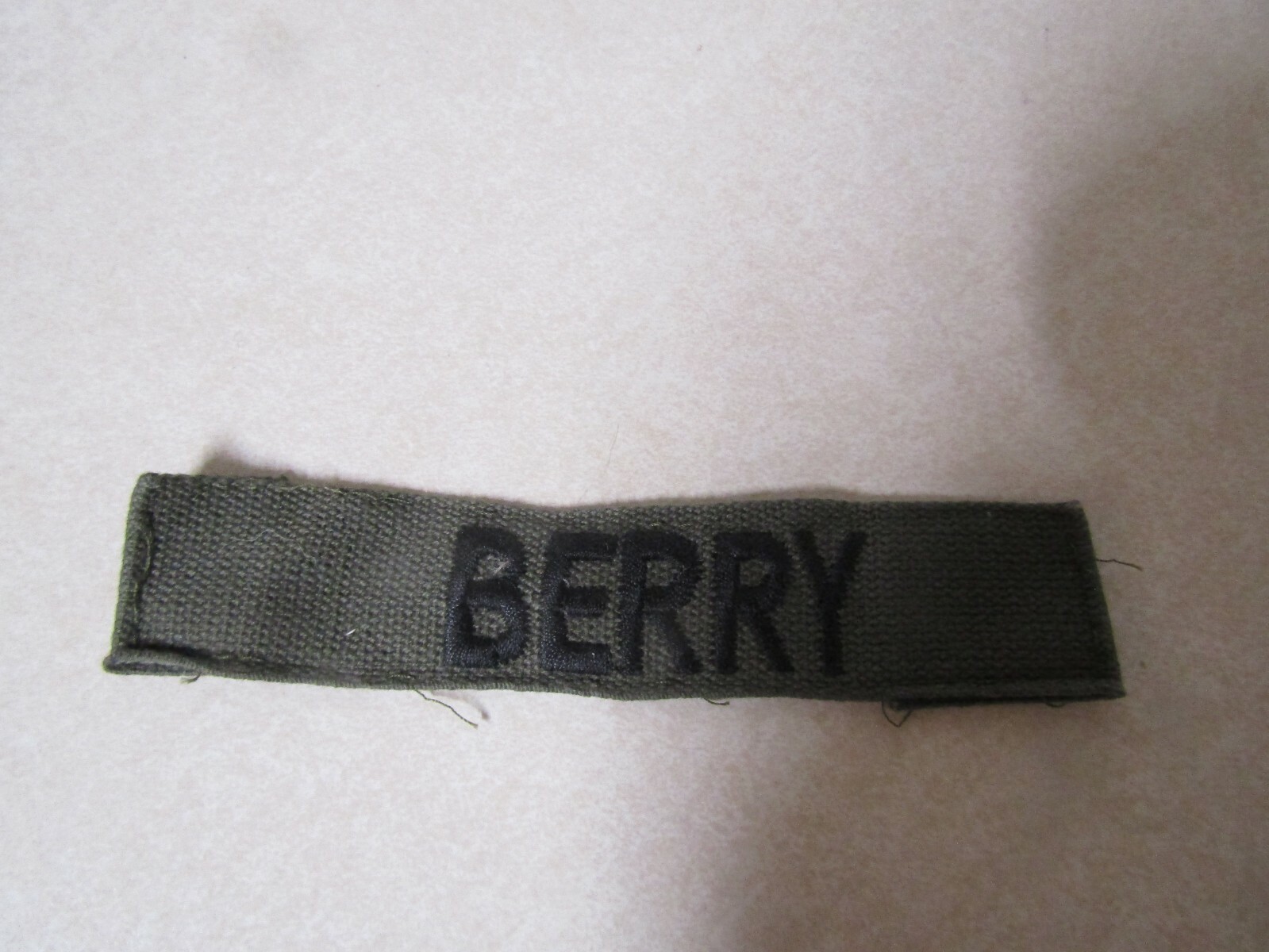 MILITARY PATCH OLDER SEW ON BDU OD GREEN NAME TAPE WITH BERRY