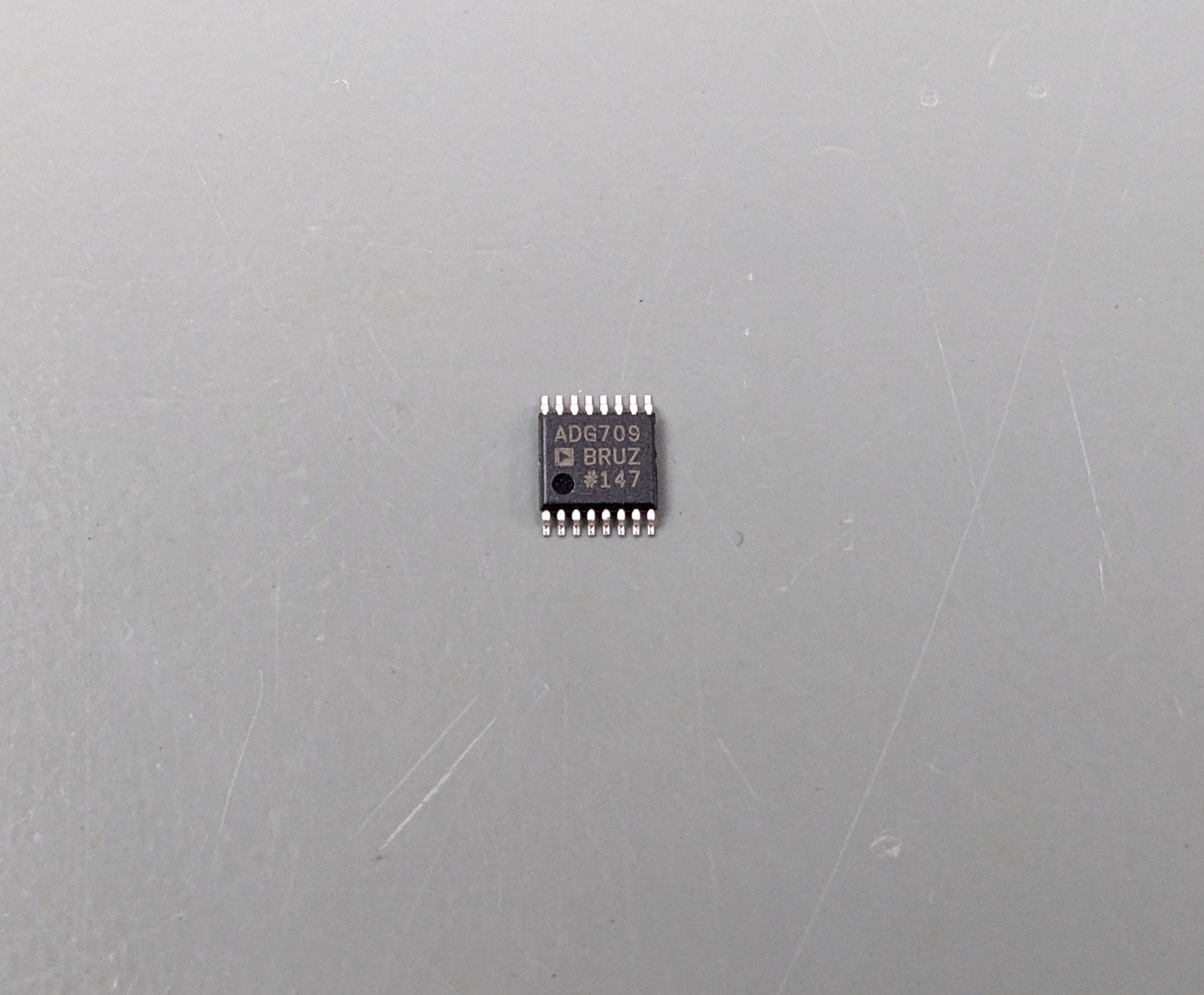 (5) Analog Devices ADG709BRUZ ICs, Multiplexer Switch 4x Diff, TTSOP-16 SMD