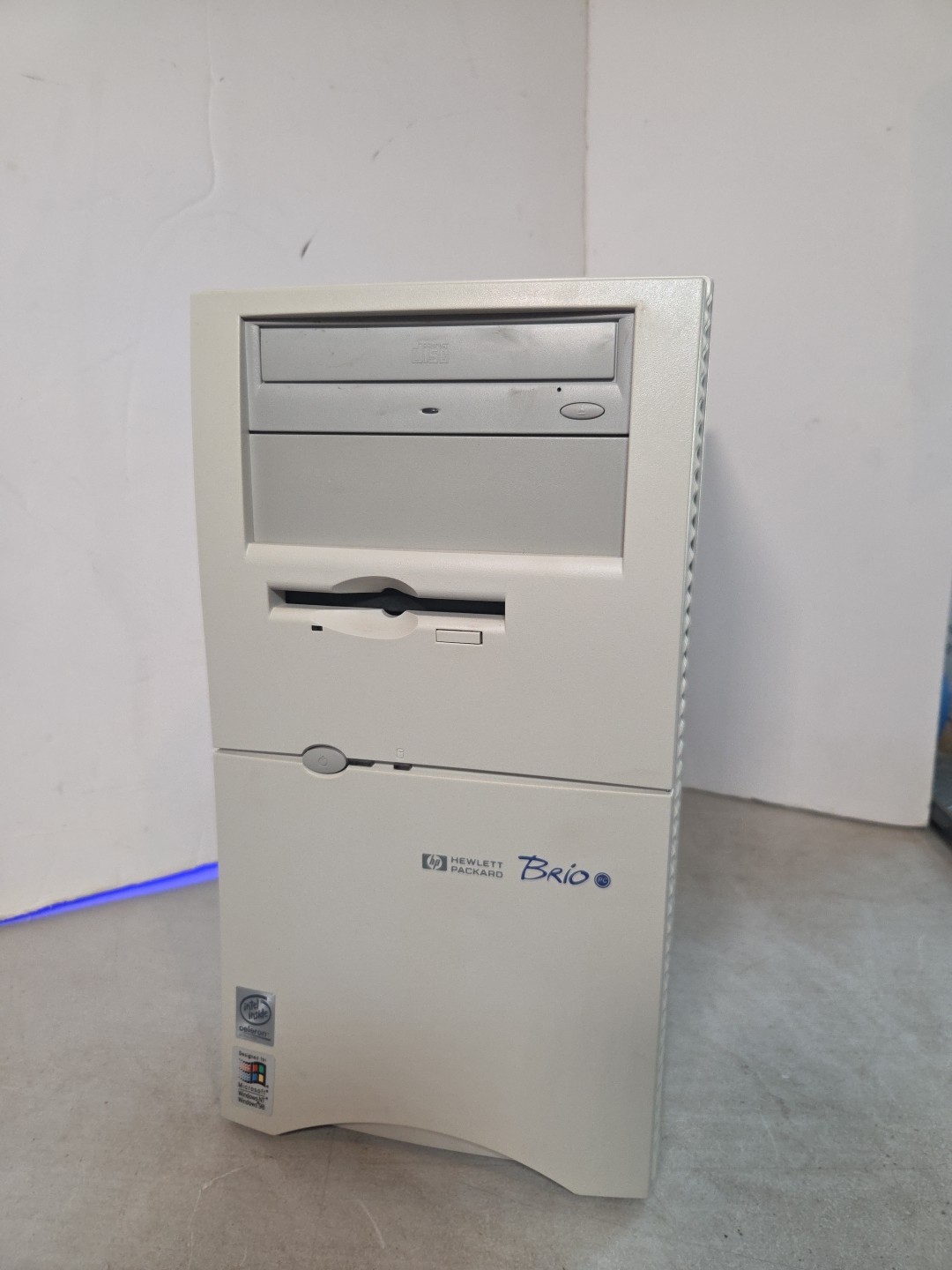 Vintage Desktop PC , HP Brio BA 200 Model D9665T Windows 98 - POWERS ON FOR PART