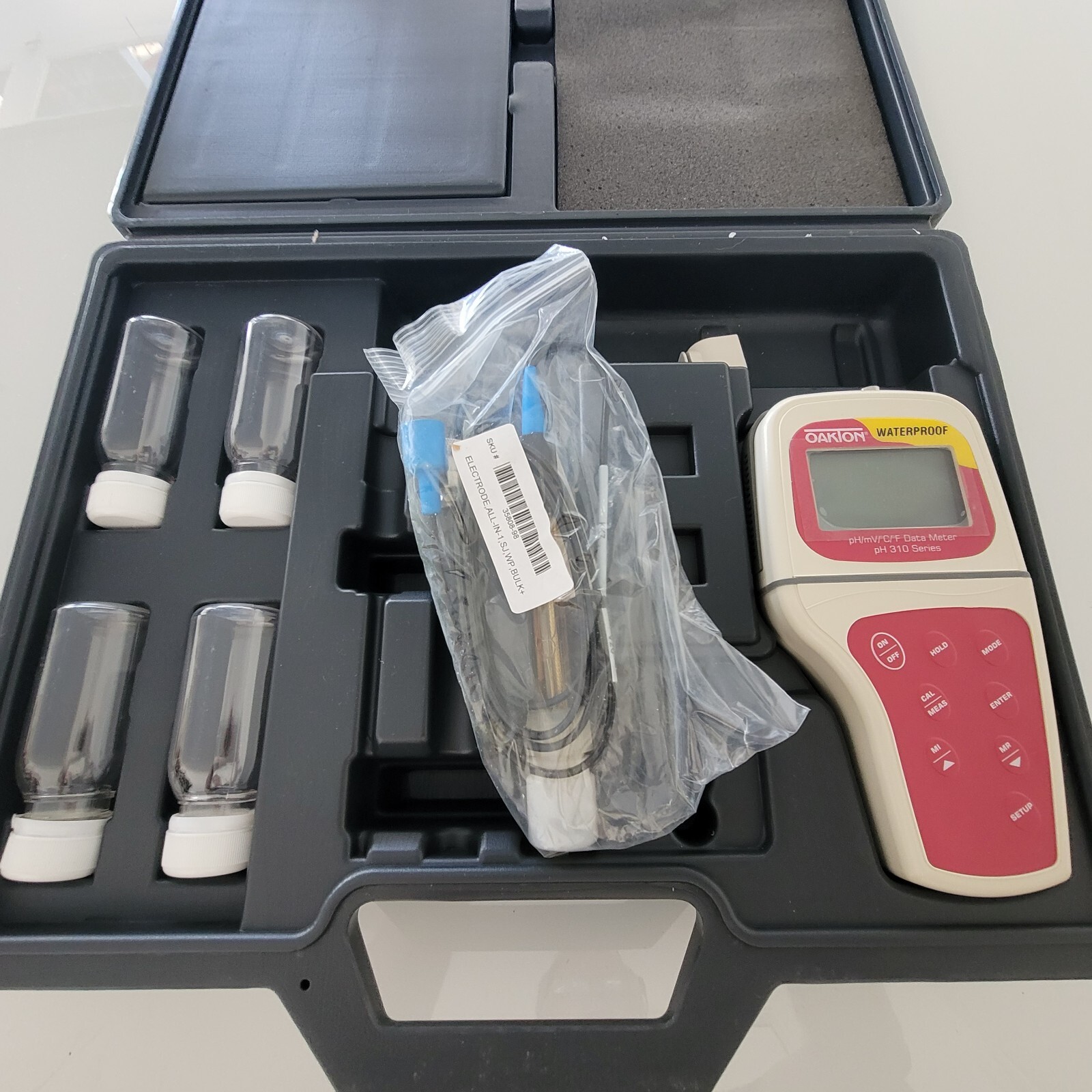 Oakton Portable Waterproof Ph/mv Data Meter 310 Series with Probe New with Case