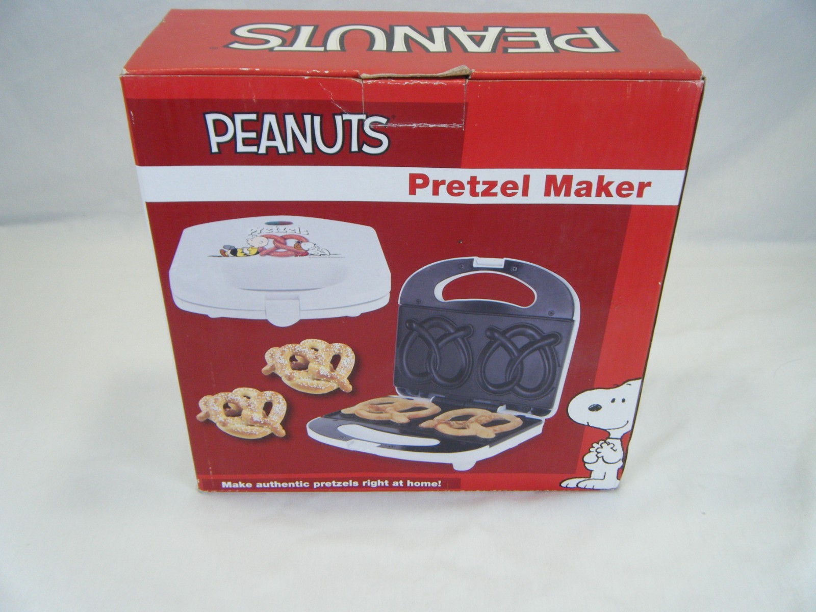 NEW Peanuts Snoopy Pretzel Maker Vintage Kitchen Appliance w Box