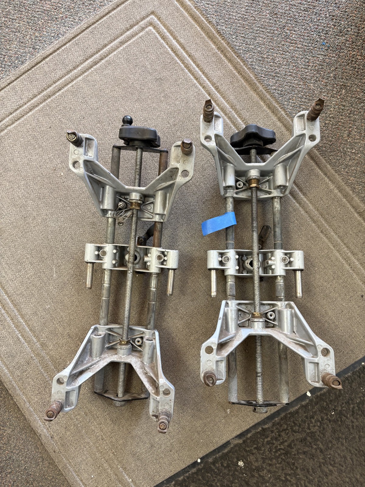 PAIR OF WHEEL CLAMPS FOR HUNTER 611 ALIGNMENT MACHINE WITH DSP306 SENSORS