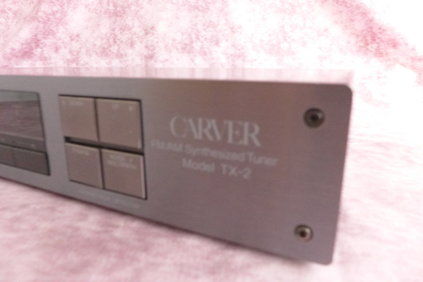 Vintage 1984 Carver TX-2 FM/AM Synthesized Tuner - working condition