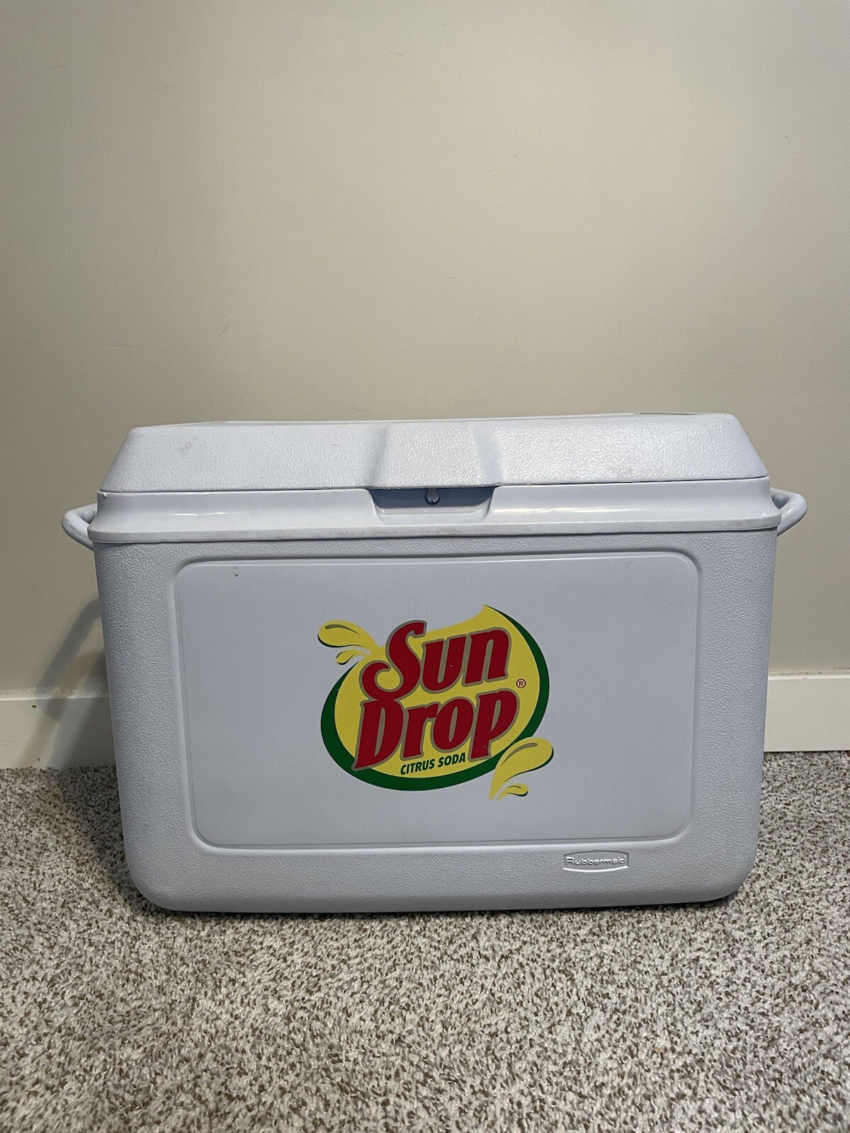 Vintage 1943-1944 Sundrop Rubbermaid 48 qt White Cooler w/ Handles