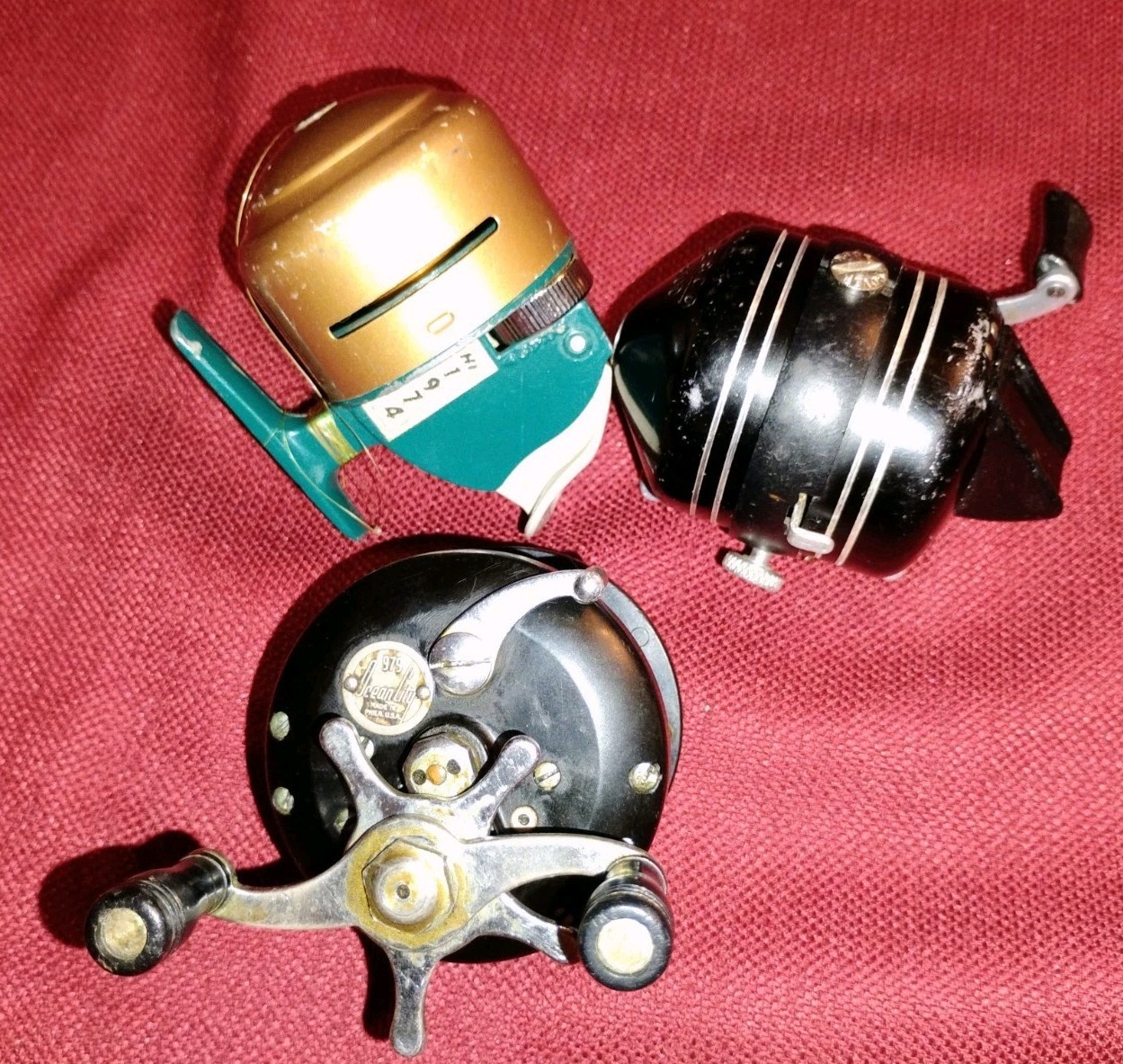 Vintage fishing reels lot: Ocean City 979 Zebco 600 both works & Hi 1974 *read