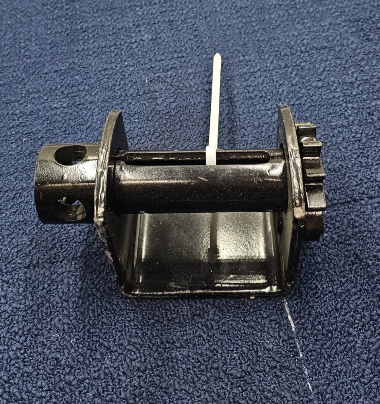 WLL5500 Sliding Winch 5-1/2" x 5-1/2", Steel, Black For Flatbed Trailer