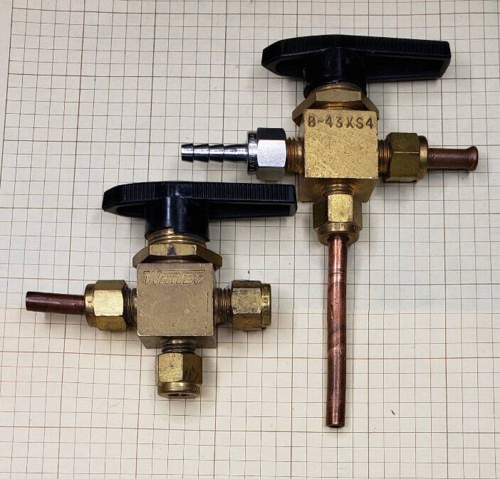 2 USED Whitey Swagelok B-43XS4  3 WAY BALL VALVE 1/4 NPT TUBE PORTS