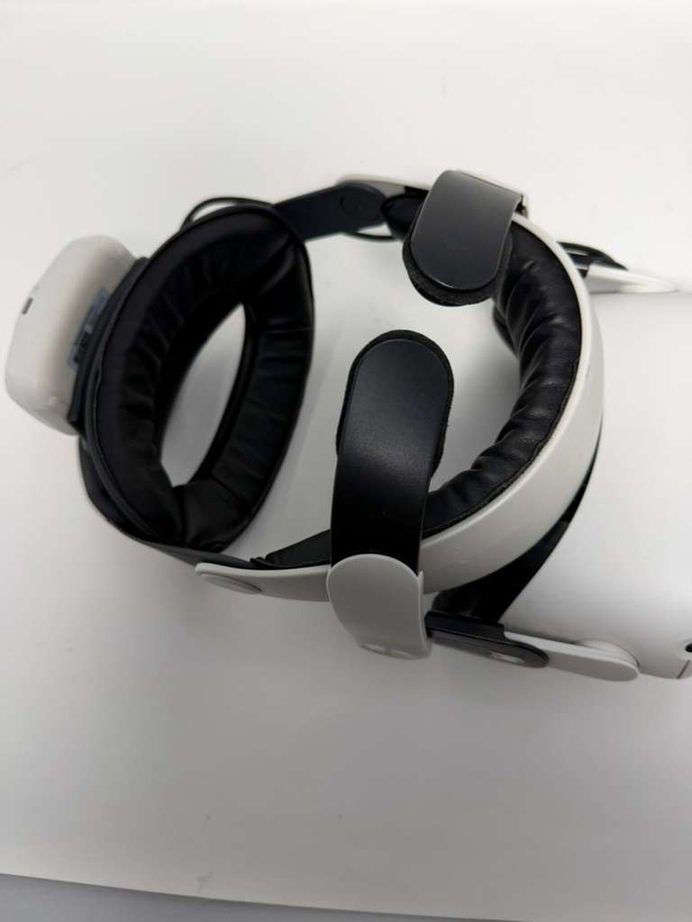 Meta Quest 2 VR Headset with Battery Pack – Tested & Working – Small Dead Pixel