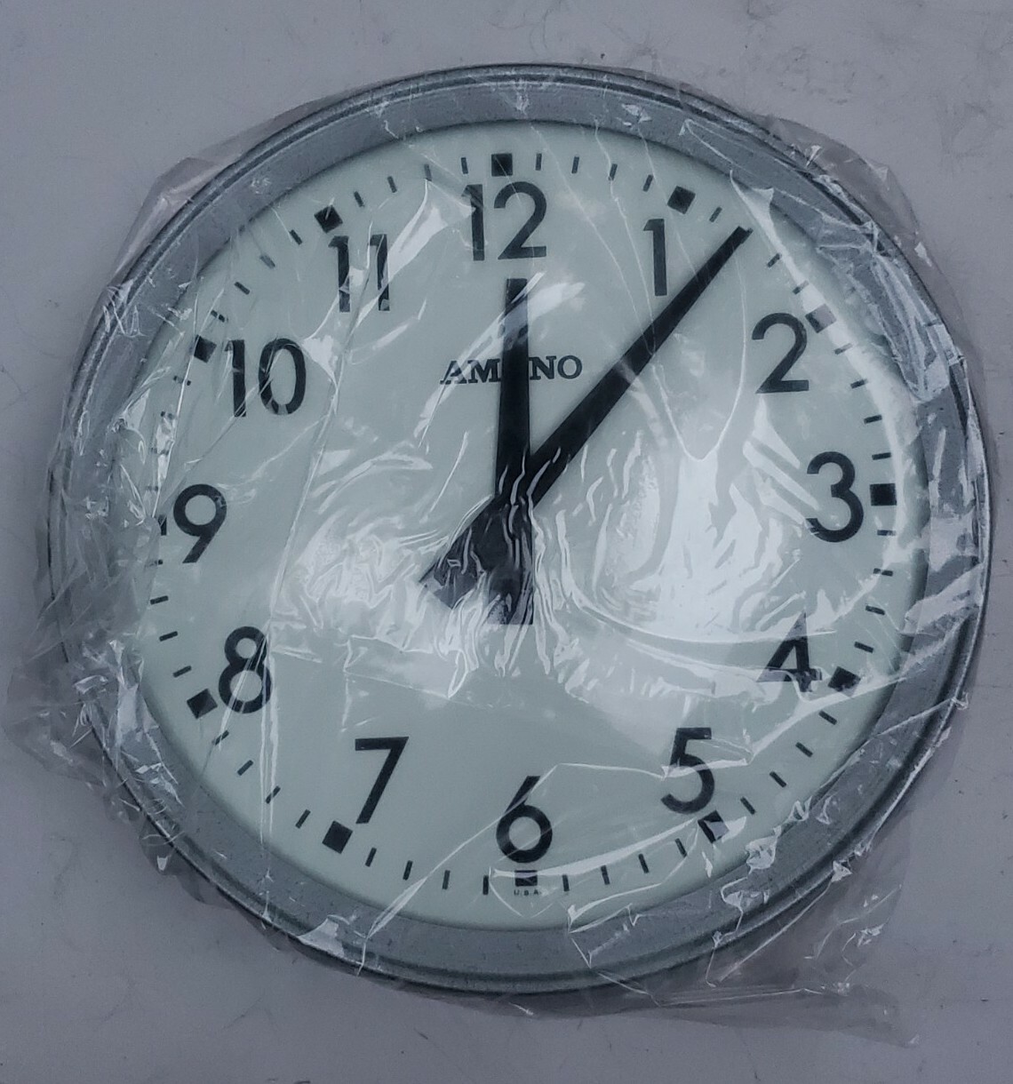 NOS Amano Industrial Time Clock Wall Mount Metal Bezel Glass Face Model D-30S
