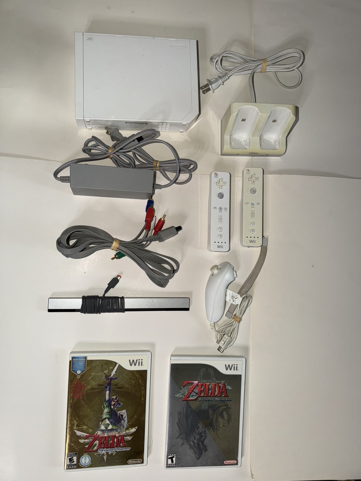 Nintendo Wii White Console Bundle + 2 Remotes Nunchuk Nyko Charger Zelda Games)