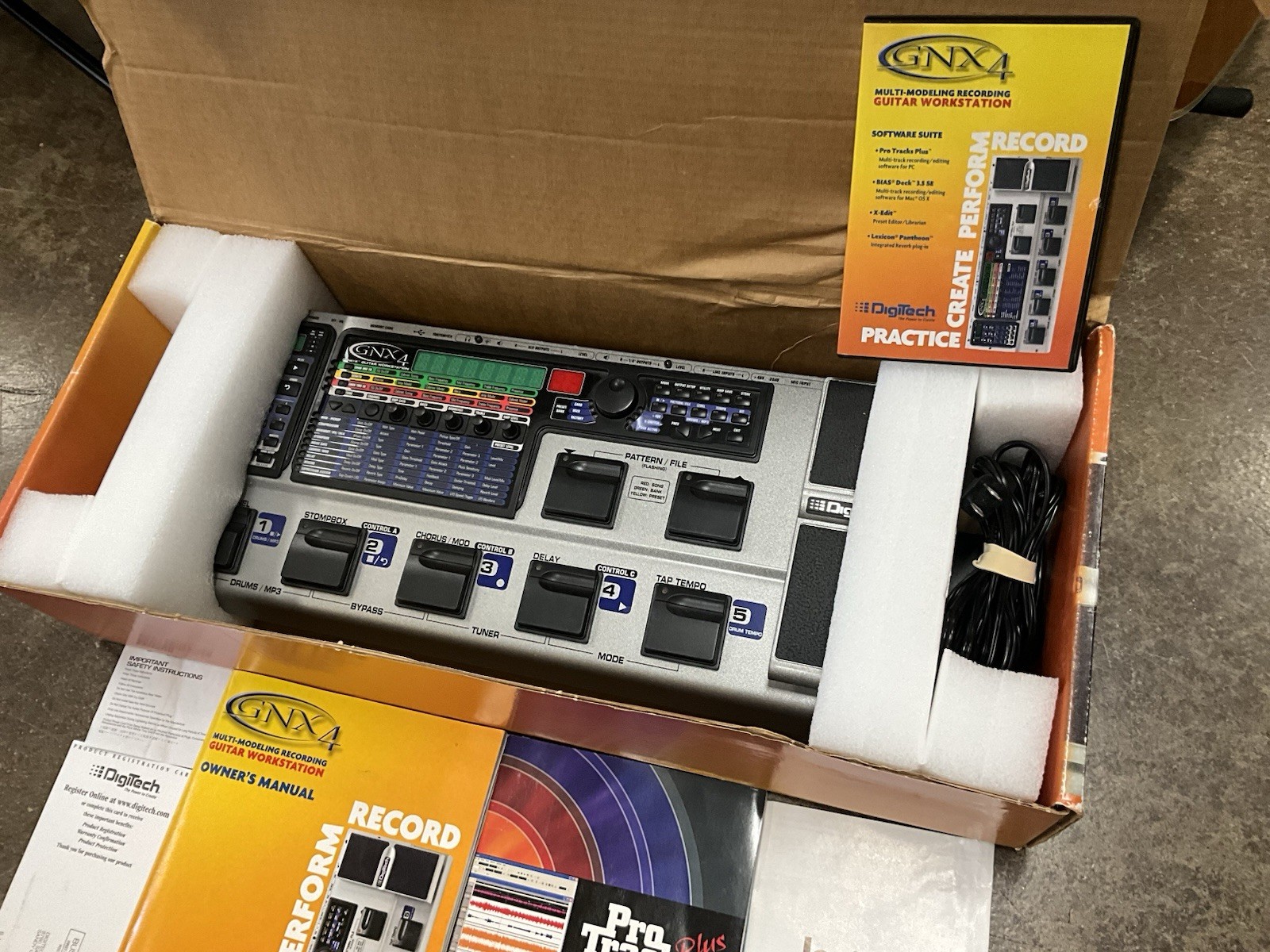 digitech gnx4 multi effects pedalboard condition open box excellent /accessories
