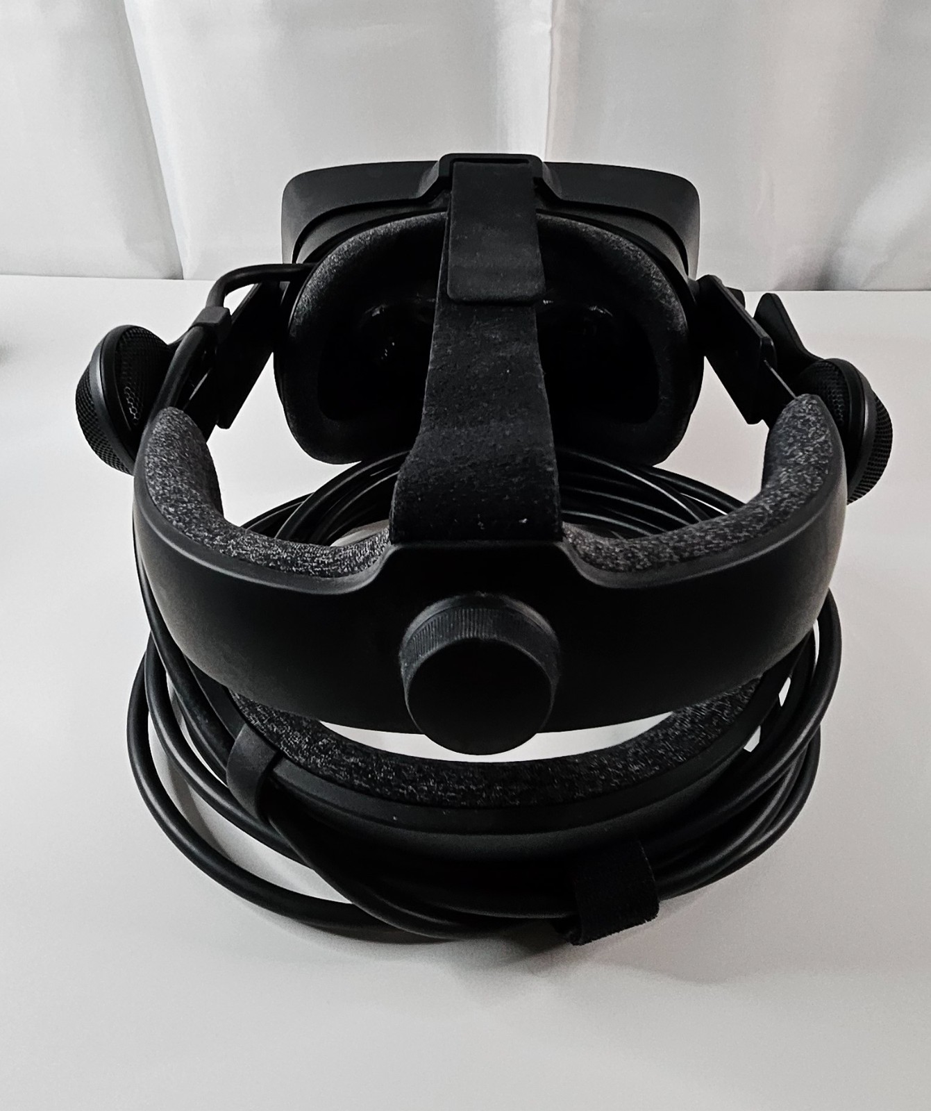 Valve Index VR Headset Full Kit w/ 2.0 Base Stations, Knuckles Controllers