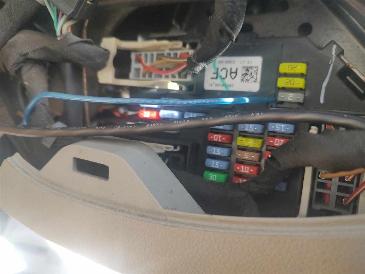 SILVRDO15 2011 Fuse Box Cabin 6521