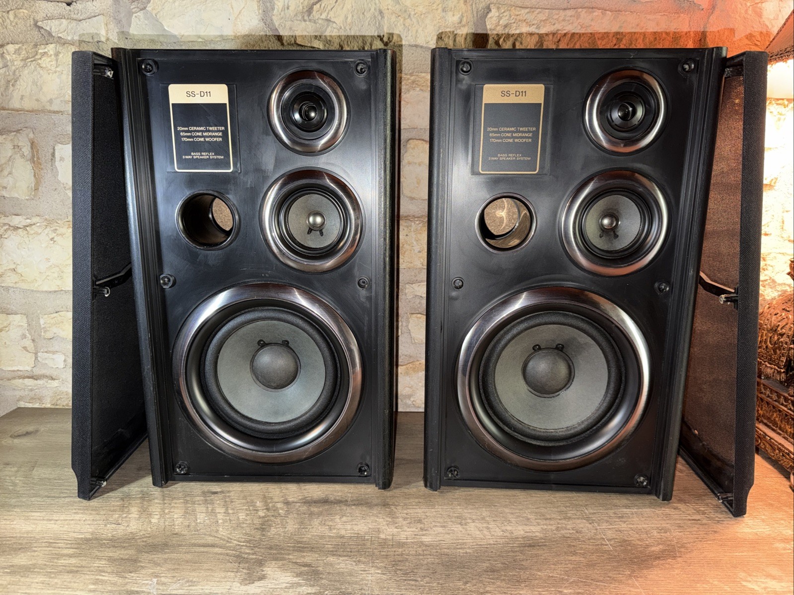 Vintage Sony SS-D11 Bass Reflex 3-Way Wired Speakers w/ 20mm Ceramic Tweeters.