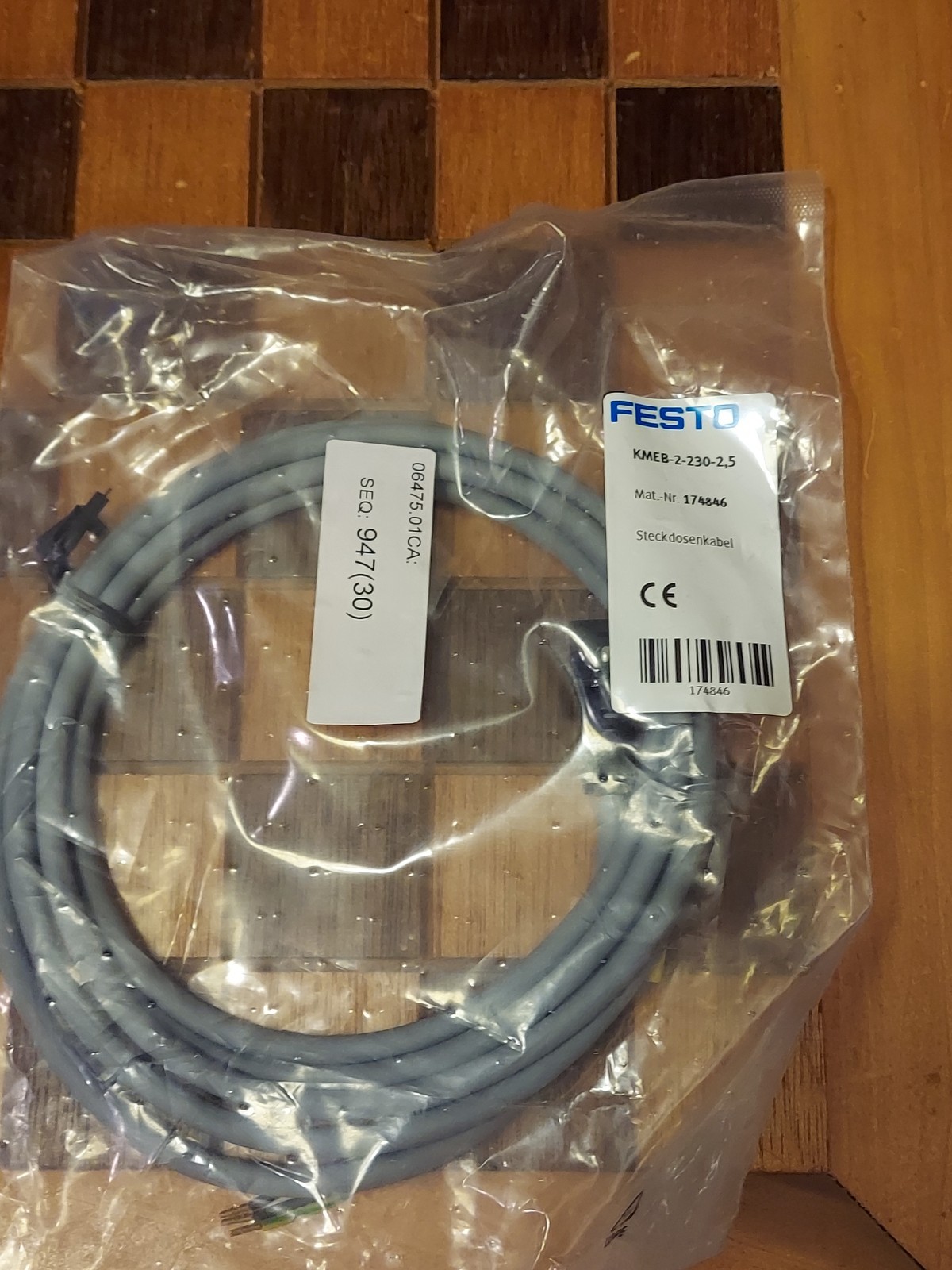 209858 New-No Box; Festo KMEB-2-230-2.5 Plug Socket W/Cable 174846 230Vdc 2.5m
