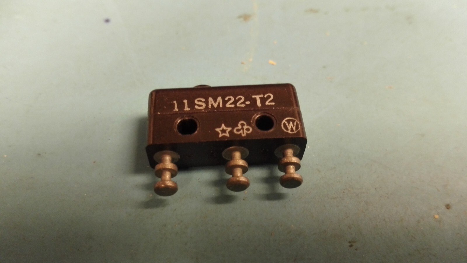 ( 3 PCS ) 11SM22-T2 MICRO SWITCH VERY SMALL BUTTON RED *** USA SELLER ***