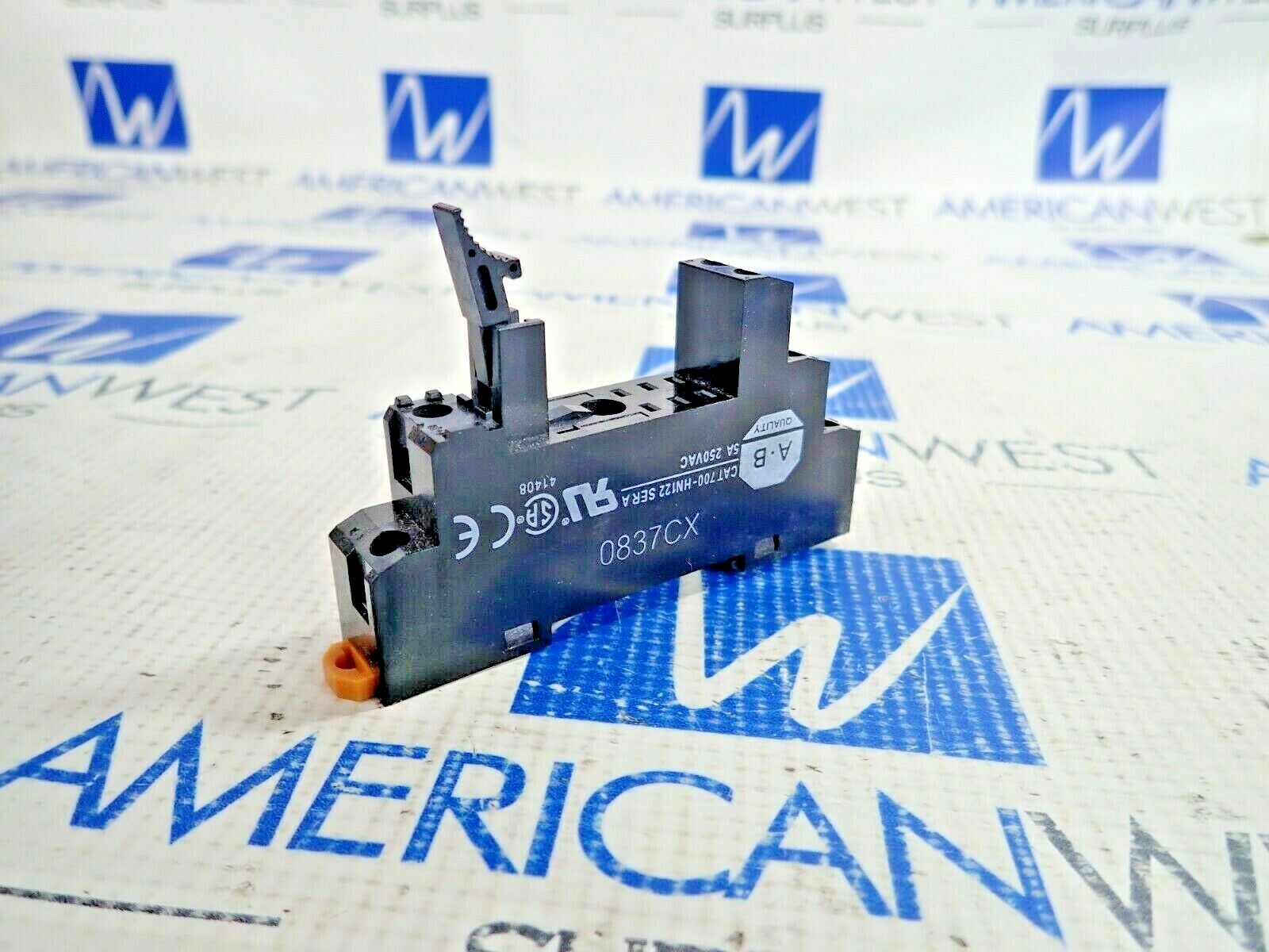 ALLEN BRADLEY 700-HN122 RELAY SOCKET SERIES A 5A 250VAC LOT OF 4