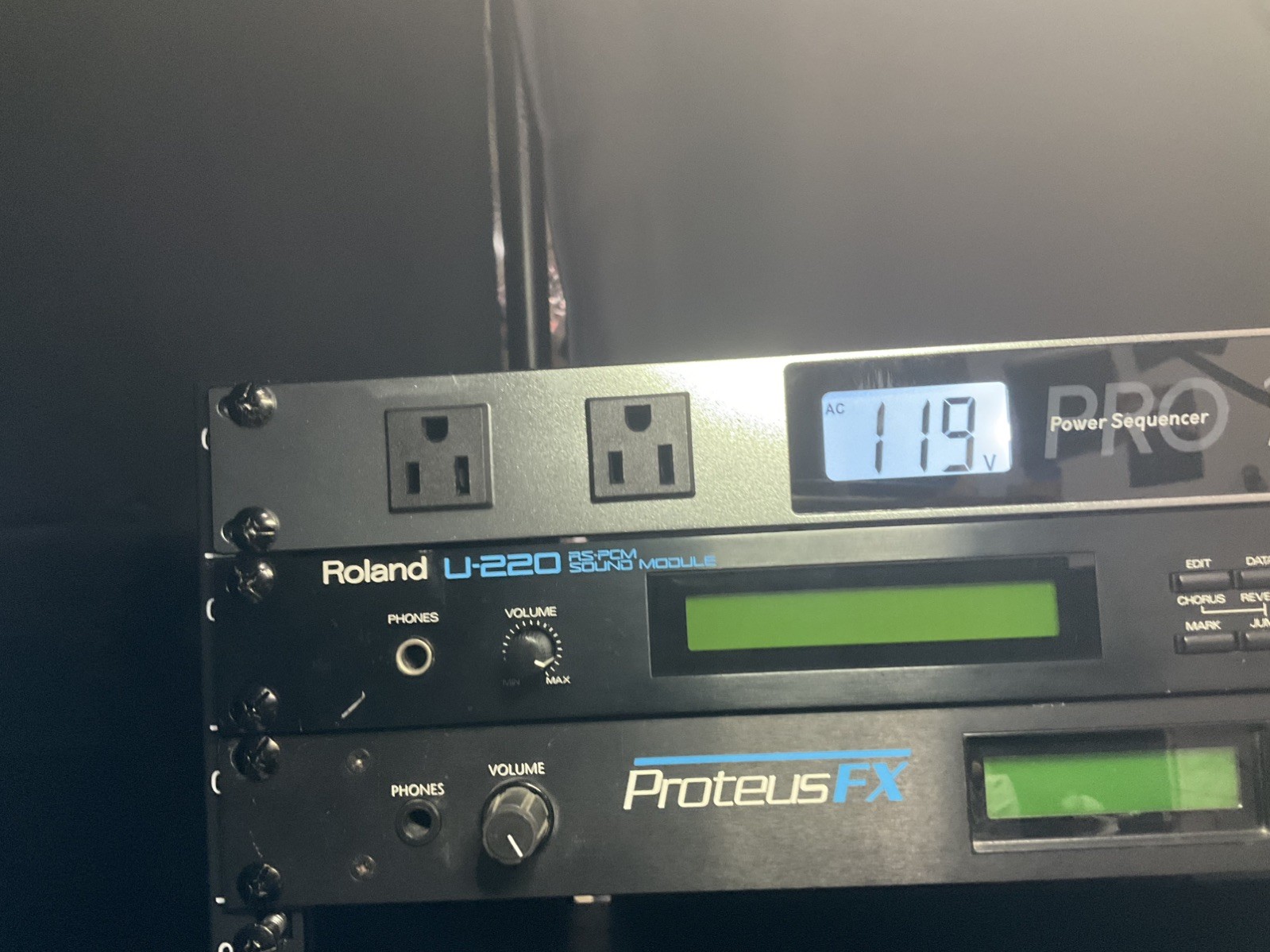 Roland U-220 RS-PCM Sound Module Rack Synthesizer