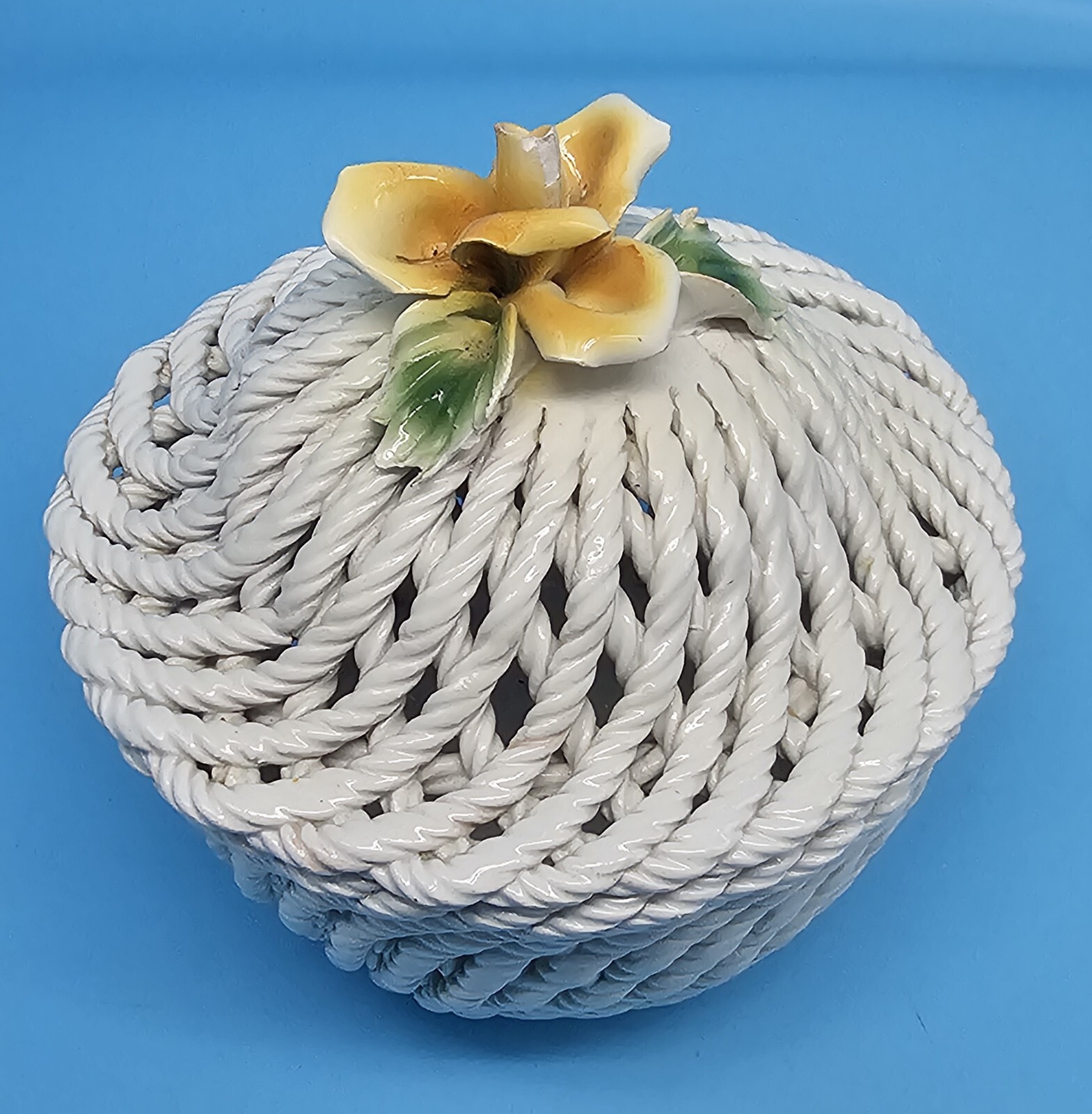 Vtg Weave Capodimonte Rope Basket Trinket Dish Cottage core Lidded Yellow Rose