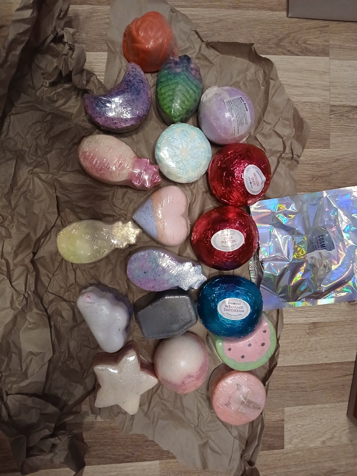 Fragrant Jewels Bath Bombs Lot of 18 With A Bag Of Cosmic Bath Sprinkles