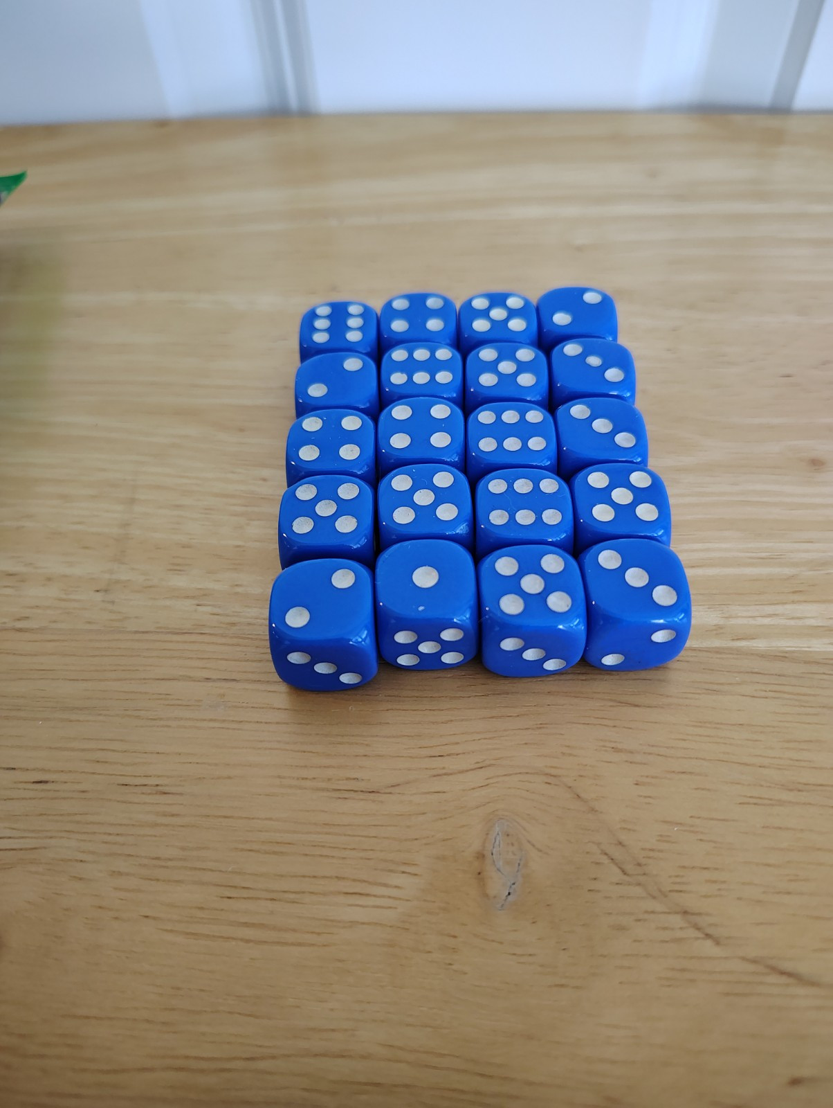 Pre-Owned 16mm 6 Sided Game Dice Blue with White Pips Round Edged 20 Count