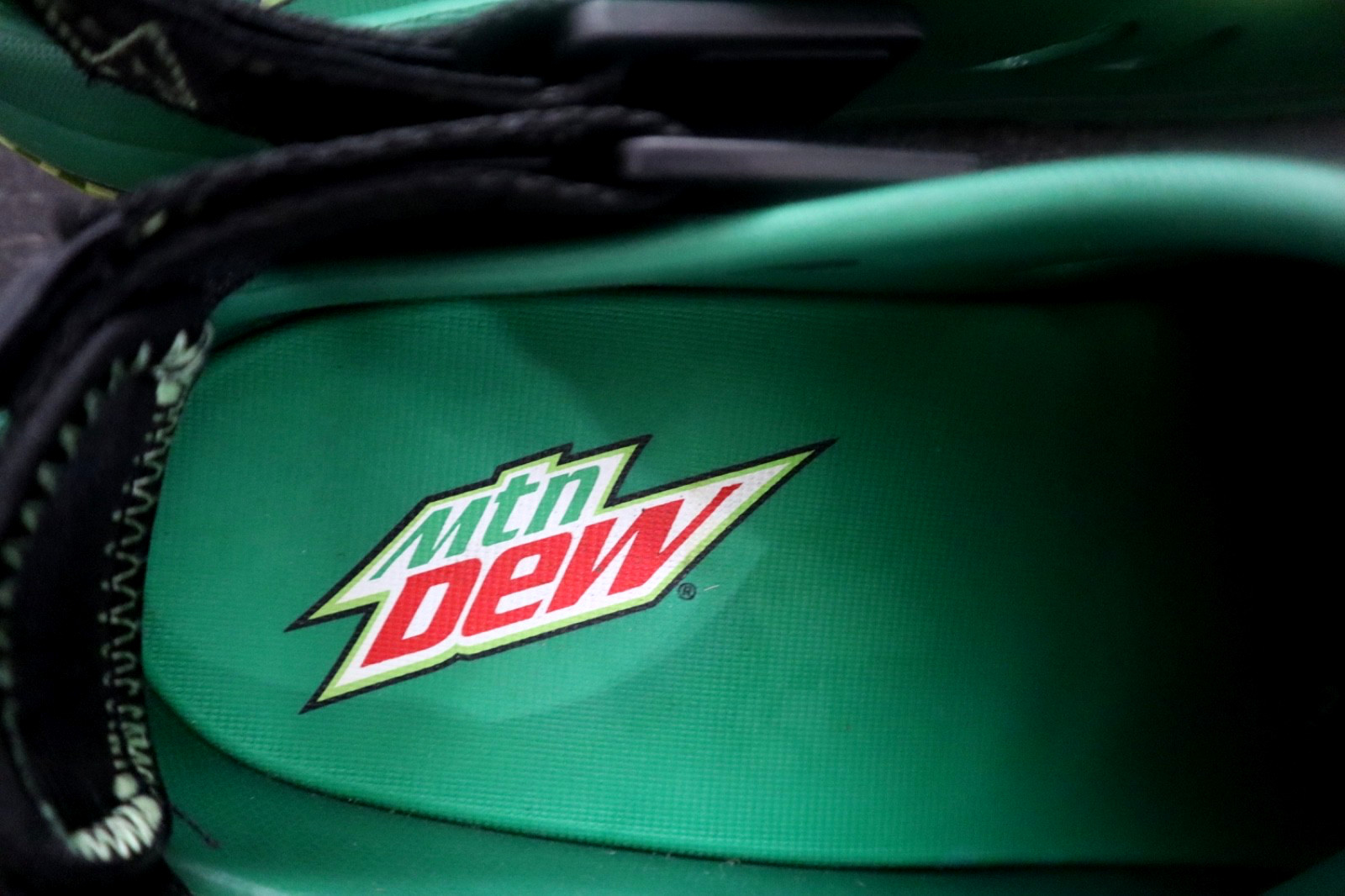 Crocs x Mountain Dew Clogs Men’s Size 12 (Fits 12) NWOT Limited Edition Collab
