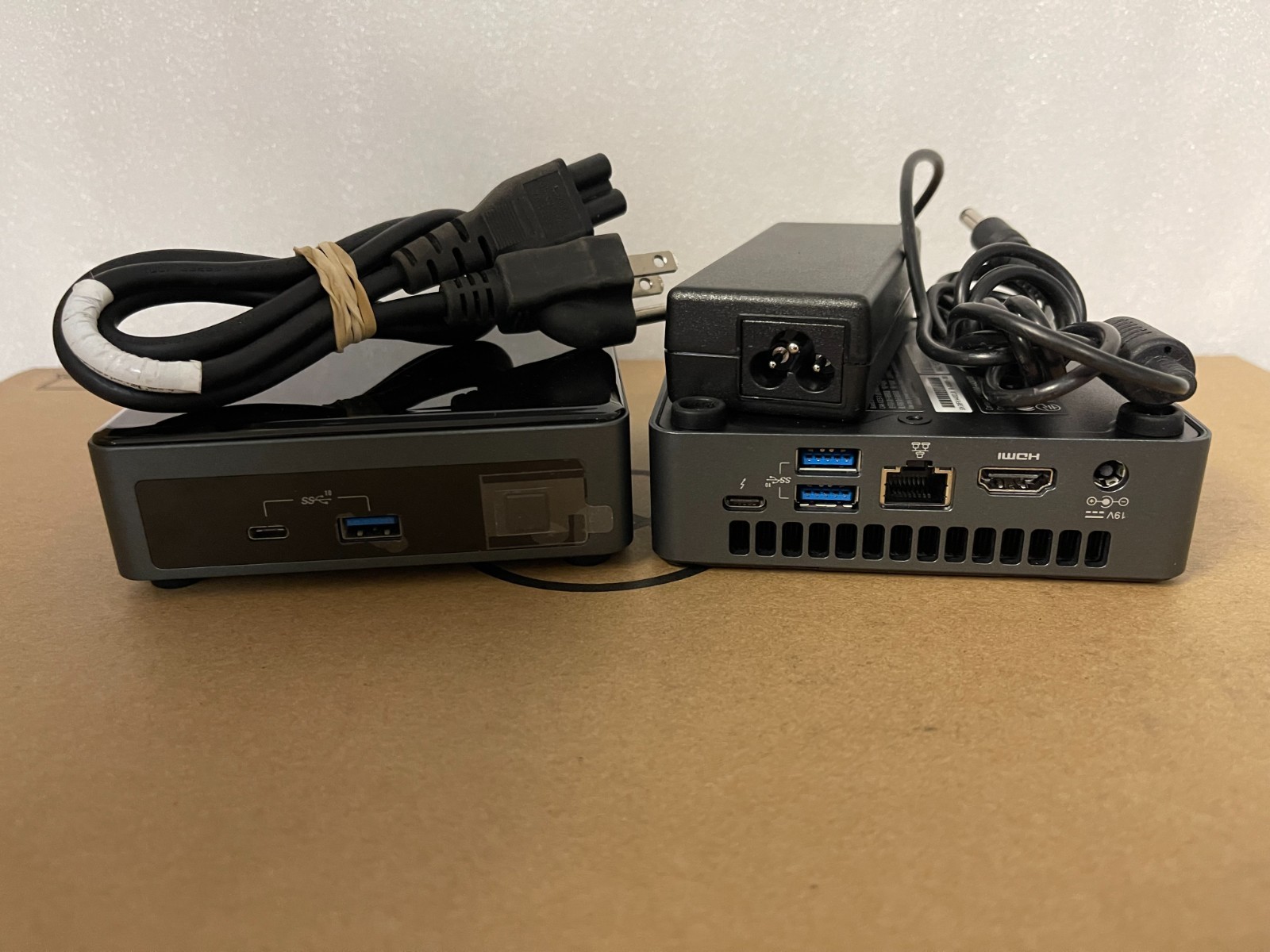 Lot of 2 - Intel NUC10i3FNK i3-10110u/8GB RAM/512GB M.2 SSD/Win 11 Prof - tested