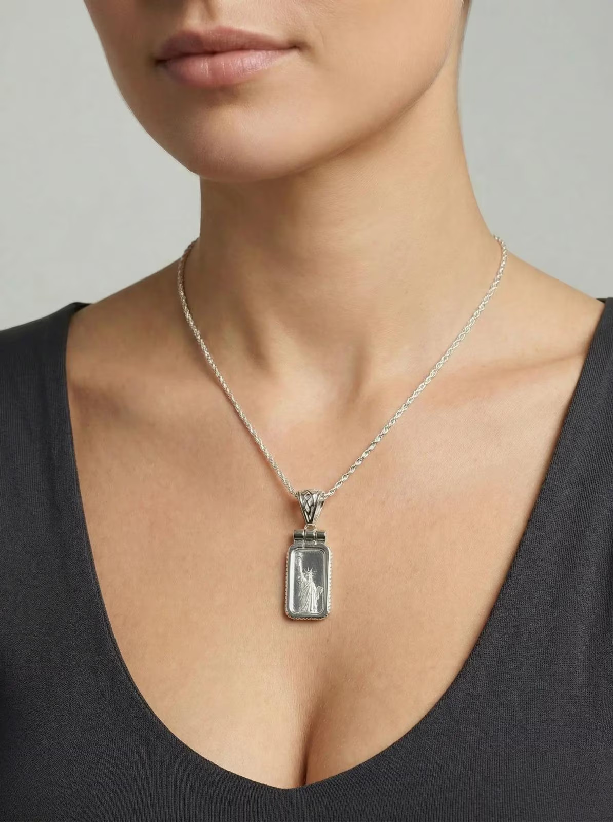 1 Gram Silver Bar .999 Statue Of Liberty In Sterling Silver Bezel & Chain
