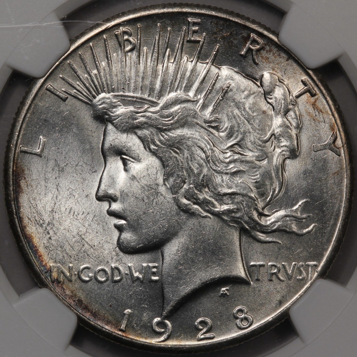1928 Peace Dollar S$1 NGC MS61