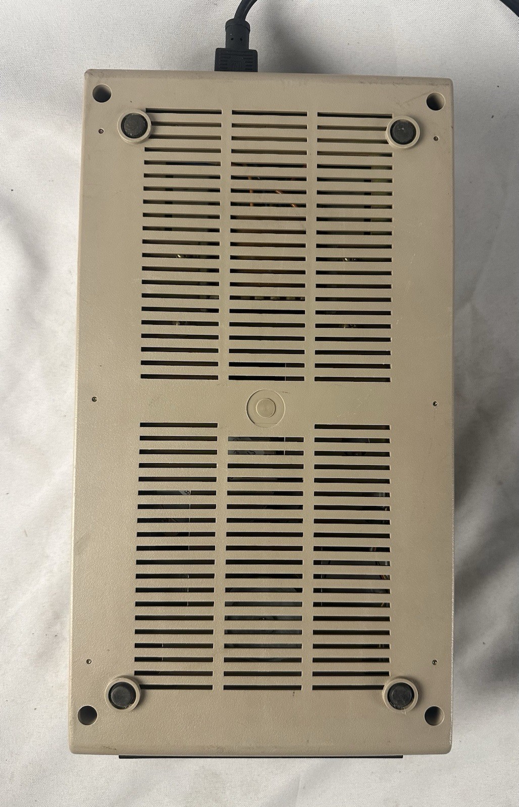 Commodore 1541 5.25in Single Floppy Disk Drive, Serial Interface Beige Powers On
