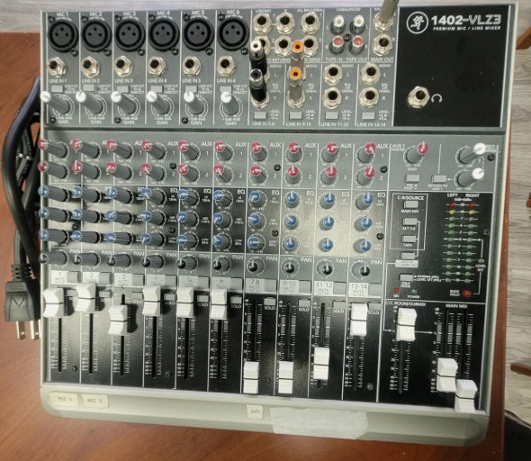 Mackie 1402-VLZ Pro 14-Channel Mic/Line Mixer