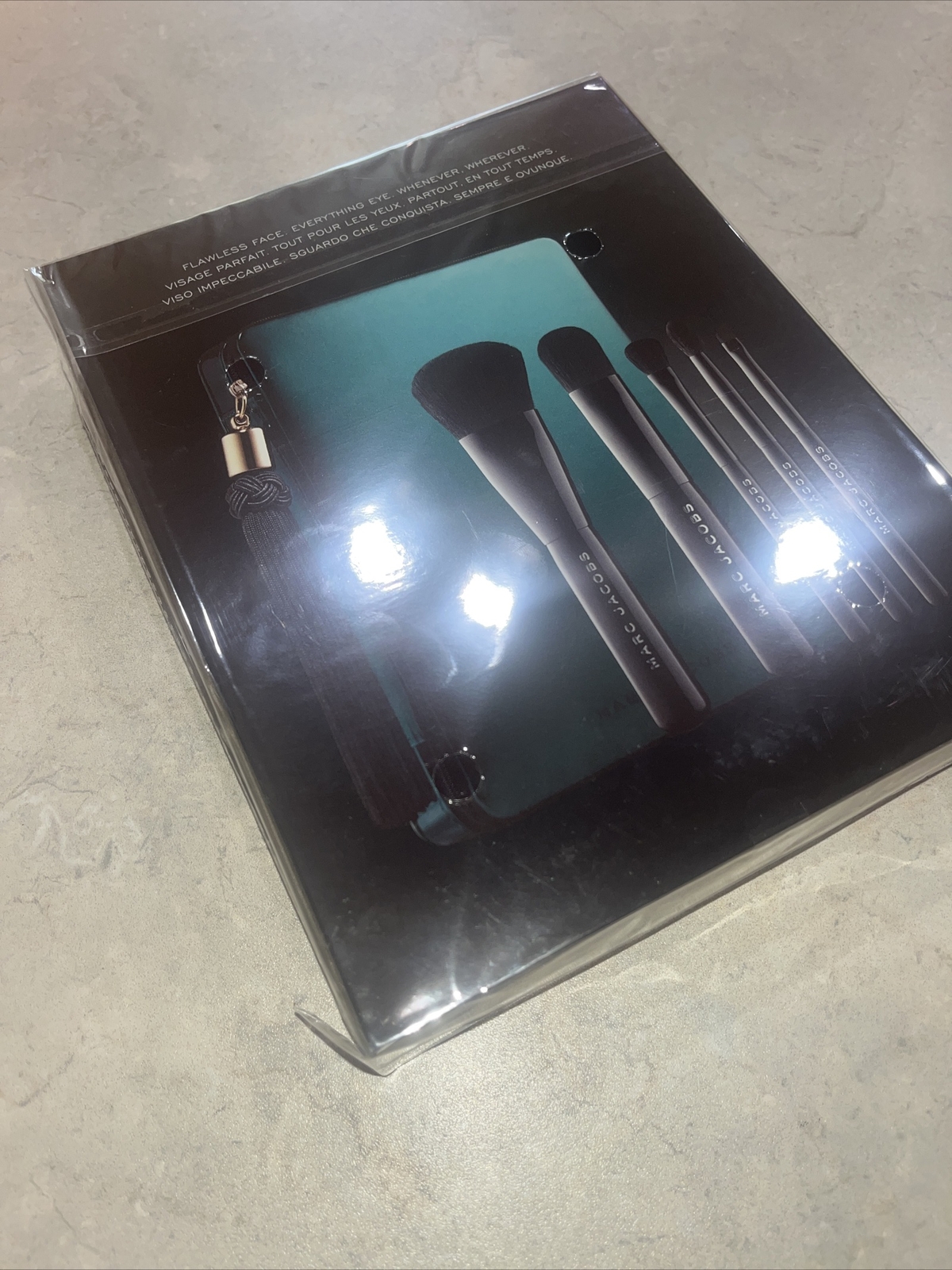 MARC JACOBS your place or mine? 5-piece  brush collection Set . DISCONTINUED!!