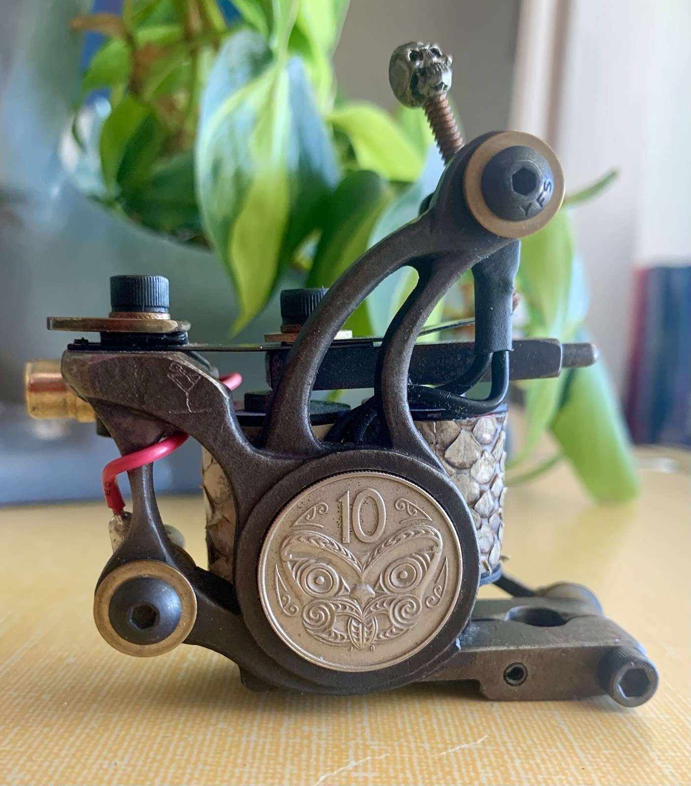 Martini ’08 Moko #1/24 Limited Edition Coil Tattoo Machine – RCA Adapter