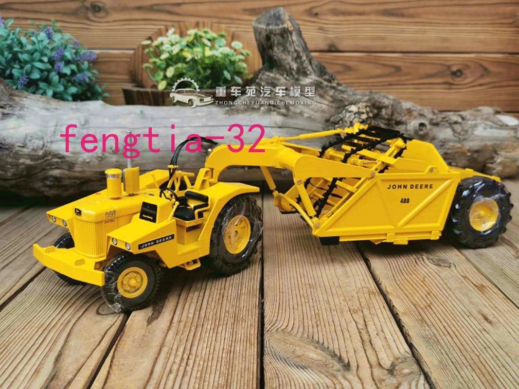 1:24 Scale John Deere 840 Diesel with 400 Scraper - Reuhl Model JD840/400 New