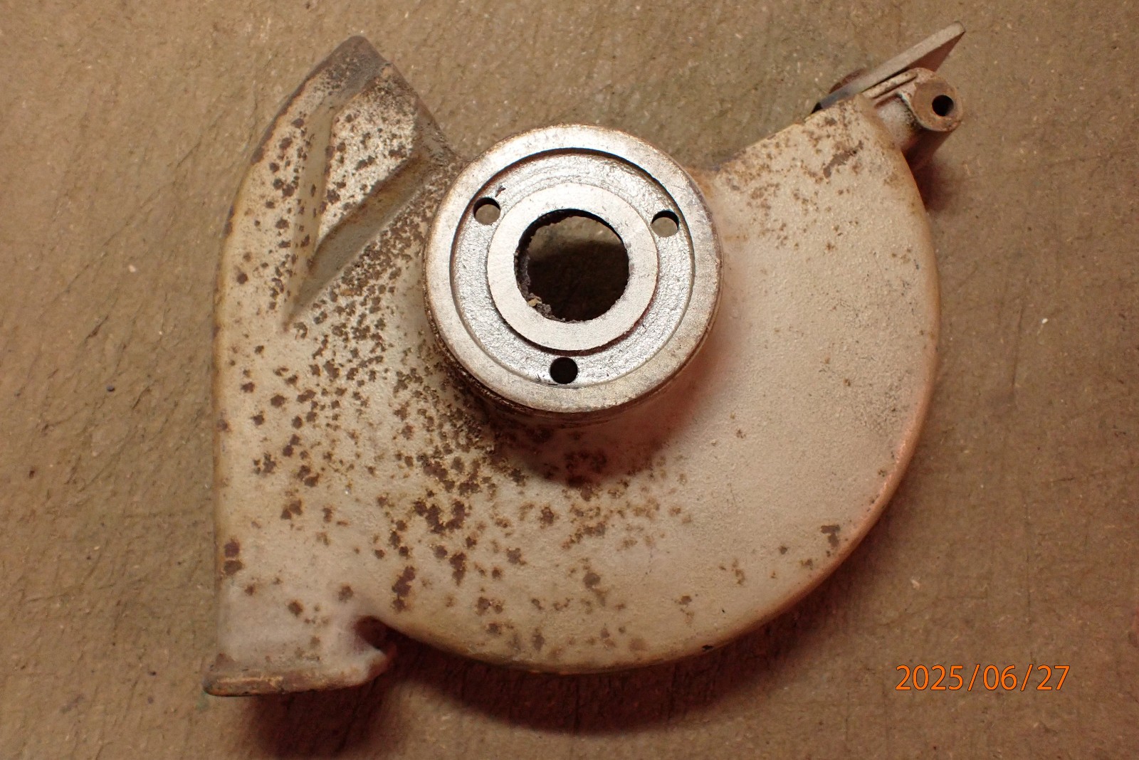 CRAFTSMAN 115.7575 BENCH GRINDER LEFT SIDE INSIDE WHEEL COVER CASTING