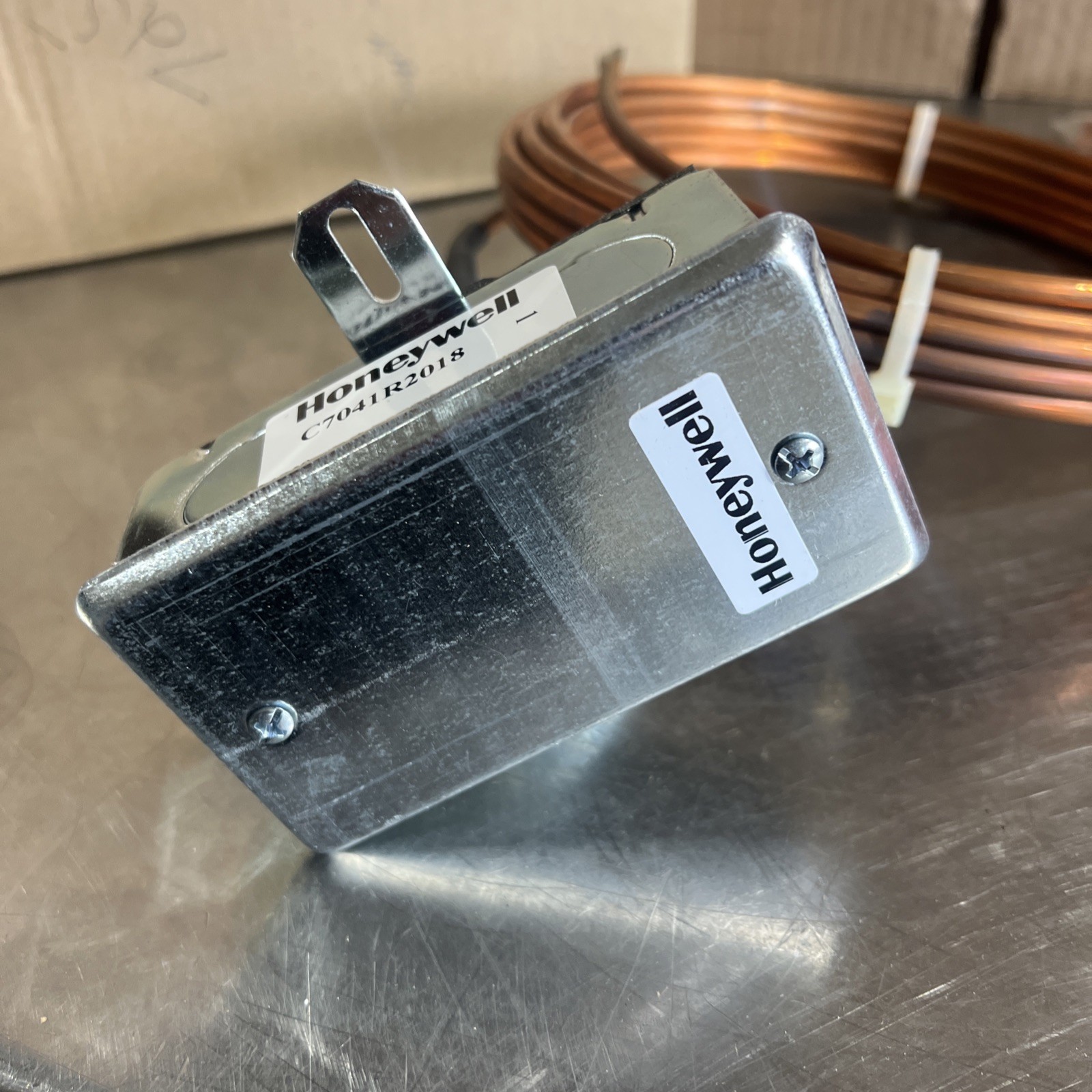 Honeywell C7041R2018 Averaging Sensor Nos Surplus