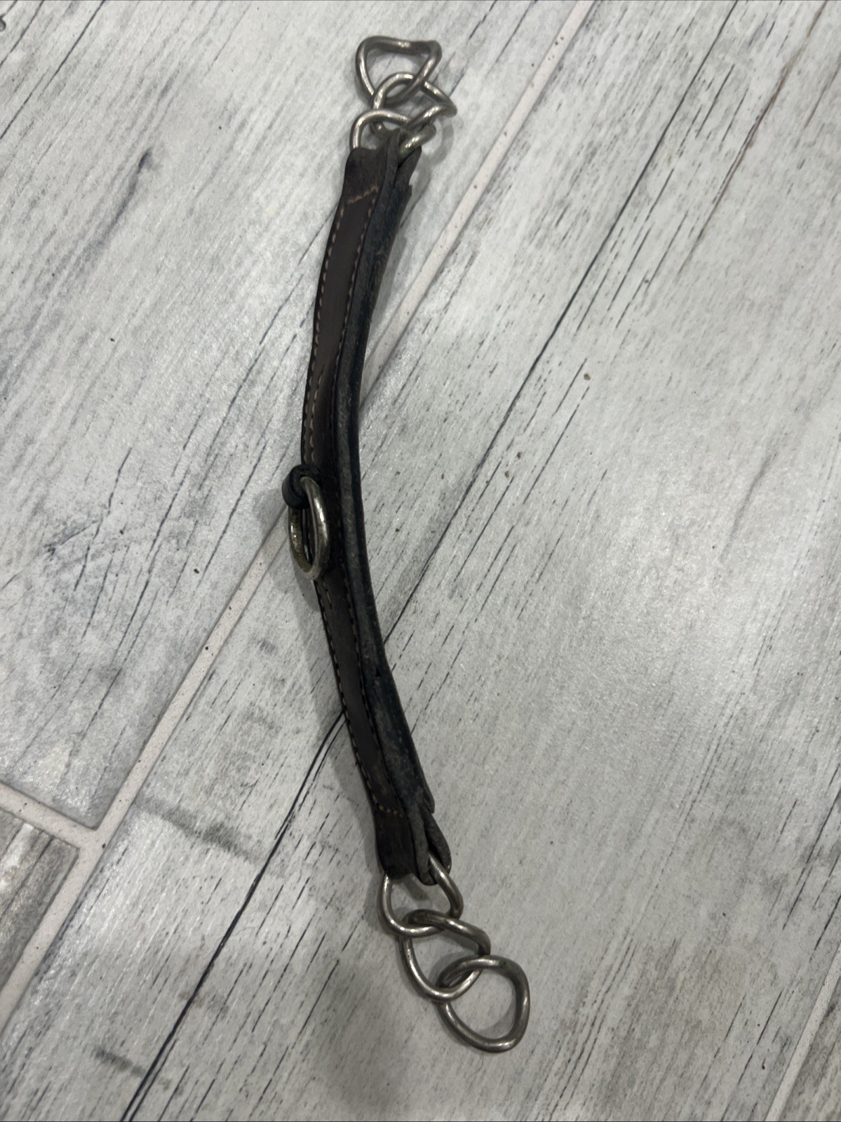 Leather Curb Chain With Three Links On Either Side And A Middle Ring