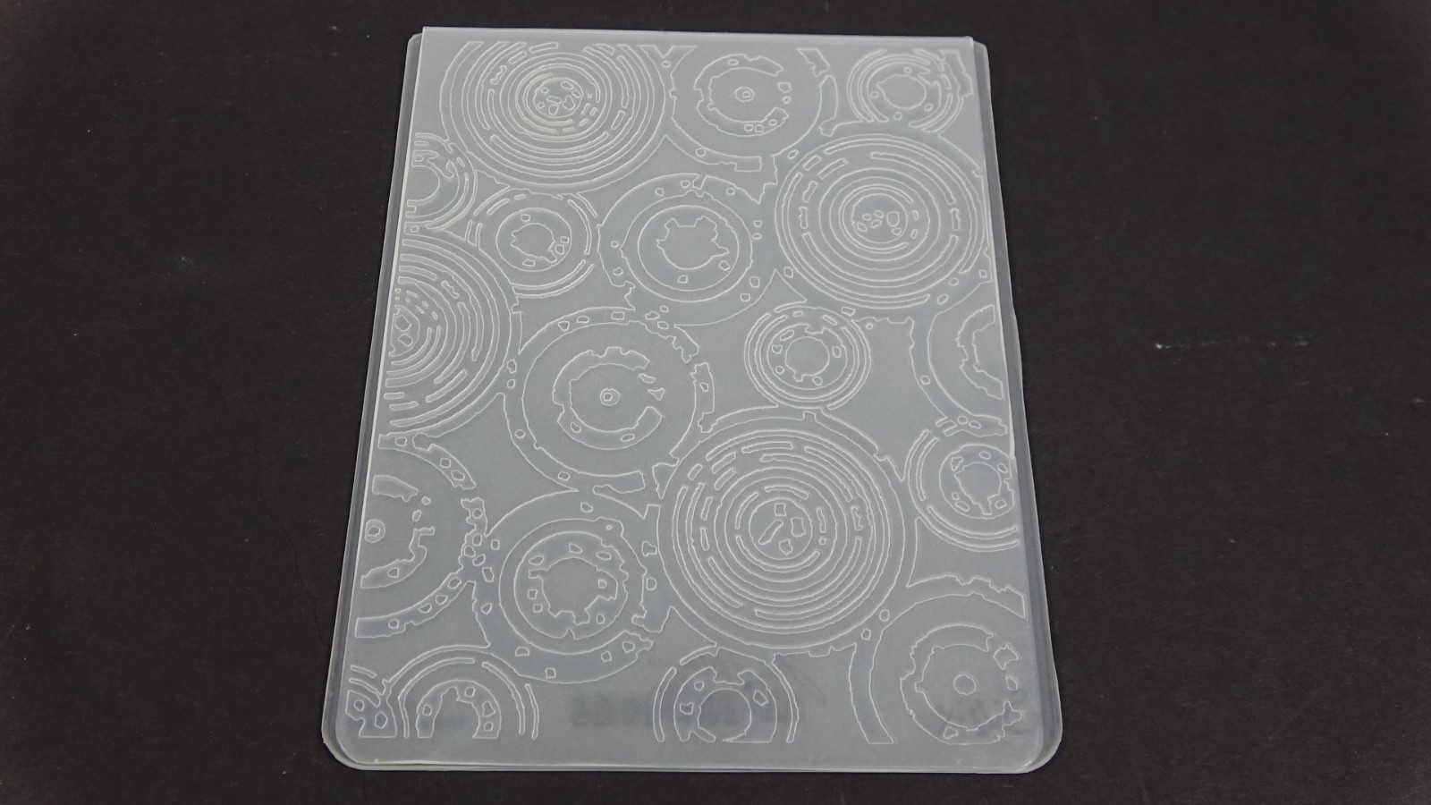 Jim Holtz Alterations Sizzix Embossing Folder Retro Circles